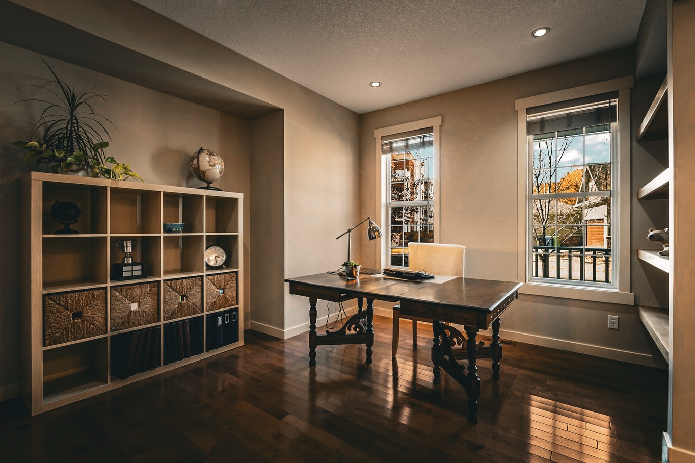 This is the kind of home office that makes you want to light a candle, put your phone on silent, and actually get things done. ✨
Can you imagine working here?
New Listing in Garrison Green! 🍂
There’s something special about this neighbourhood, the tree-lined streets, the timeless architecture, and that cozy, community feel that makes it hard to believe you’re still in the city.
This beautiful 2-storey at 📍5550 Henwood Street SW offers over 2300 sq ft of bright, open living space with hardwood floors throughout, a main floor office, and a bonus room upstairs that’s perfect for whatever stage of life you’re in.
#calgaryrealestate
