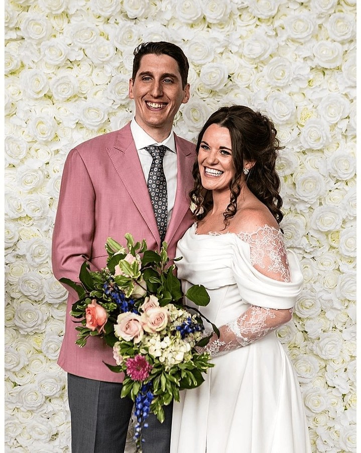A flower wall immediately transforms a room. 😍
Use it for:
✔️ A statement backdrop
✔️ A photo moment
✔️ A sweetheart table or cake area
Inquire today about your wedding! Link in bio or DM me!
@upstateindieweddings
Photo by @hollenbecksphotography
Flowers by @olive_fleur_designs
Dress by @bridalchateau
Suit by @ajcustomsuits
Hair by @allthehairbyhw
Makeup by @aesthetics_by_alexandria
#buffaloweddings #wnyweddings #upstateindieweddings #buffalobrides #flowerwallbackdroprental #springwedding
