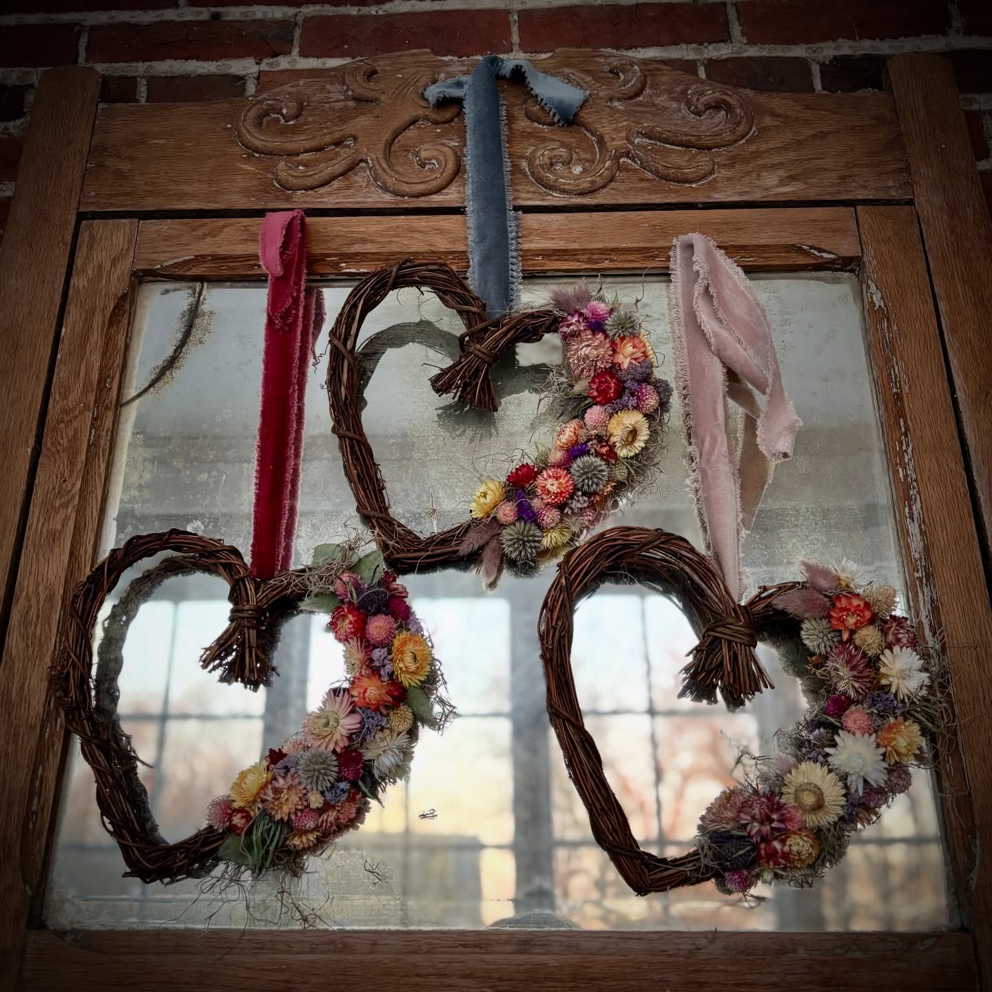 Everlasting love requires everlasting flowers! Especially since the holiday people put Valentine's Day in the middle of Winter-
Have a Heart Wreaths are available on the website->Shop->Valentine's Day.
Order early!