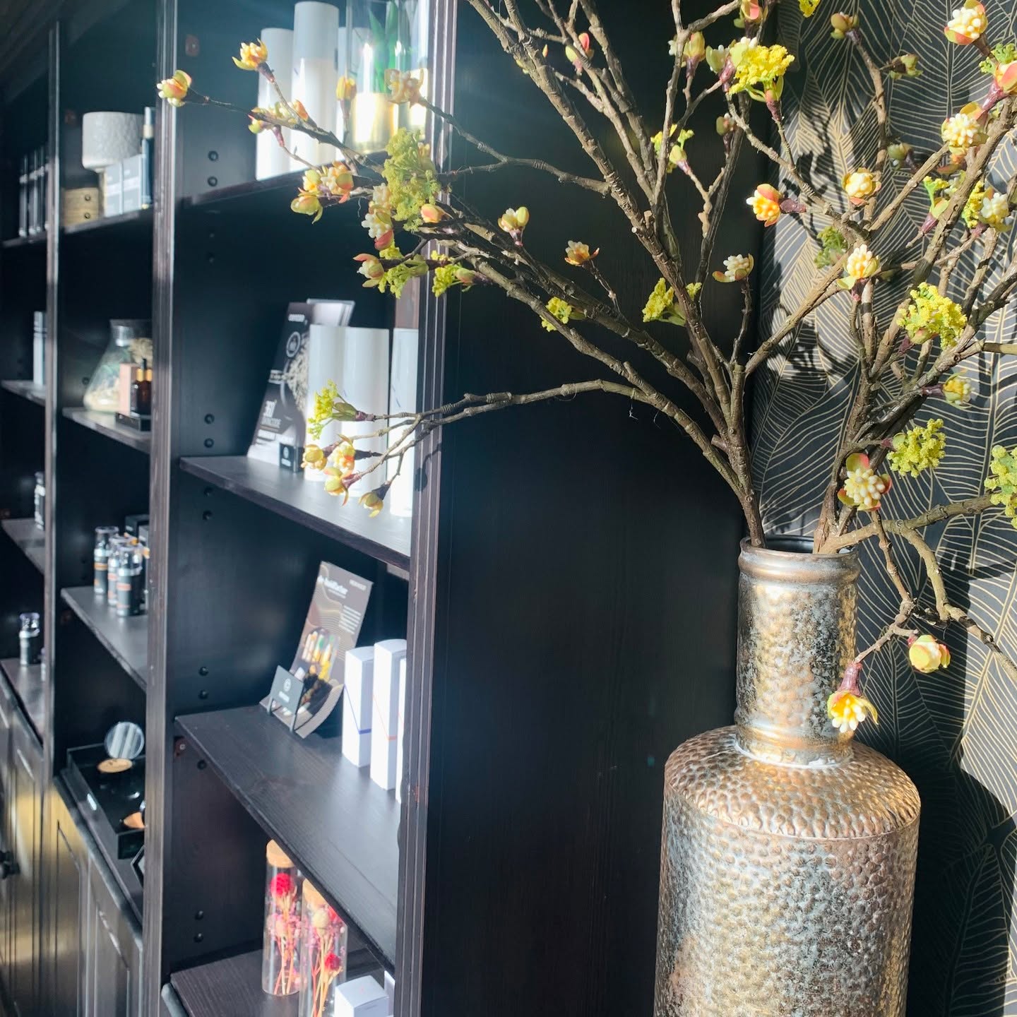 5 dingen die je nog niet wist over De Huidfactor❤
❤ Een kleinschalige, sfeervolle praktijk waarin jíj centraal staat
❤ Wij geloven in de combinatie van wetenschap en natuur
❤Je kunt gratis parkeren op het bijbehorende parkeerterrein voor de deur
❤ Huidbehandelingen die vergoed worden vanuit de zorgverzekering
❤ Óok voor heerlijke verwen - facials zijn wij er voor jou!
Oh ja en niet te vergeten nummer 6 ... Alles met chocola is altijd welkom 😉😉🙈
Liefs❤
Jessica
#schoonheidssalonelst #elstoverbetuwe #elstgelderland #huidtherapie #gemeenteoverbetuwe #overbetuwenieuws #acnebehandelingelst