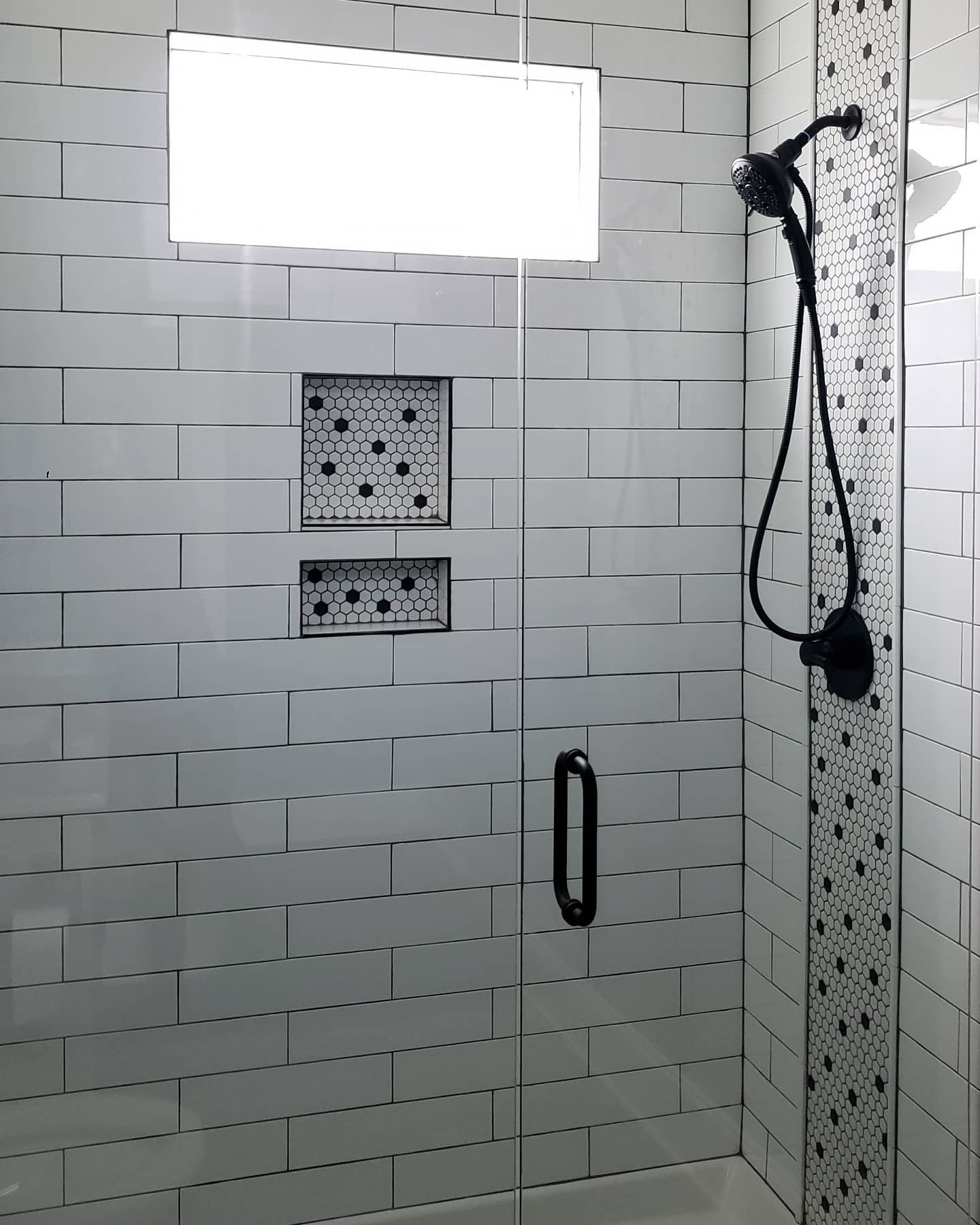 With a guest shower like this, your guests may never leave!
#customhome
#customehomebuilder
#jontotherowconstruction
#customshower
#subwaytileshower
#subwaytile
#blackandwhitebathroom
#guestbathroom
#tileshower