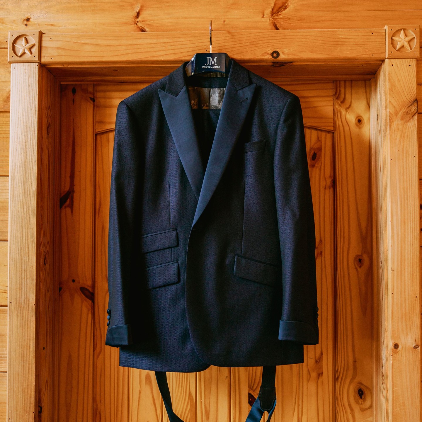 "Whatever you do in life, it's not legendary until you do it in a suit." author unknown.
Photographer: @maddiekay.photography
#destinationwedding #boonenc #boone #outdoorwedding #rusticwedding #cabinwedding #blueridgemountains #ncweddingvenue #mountainwedding