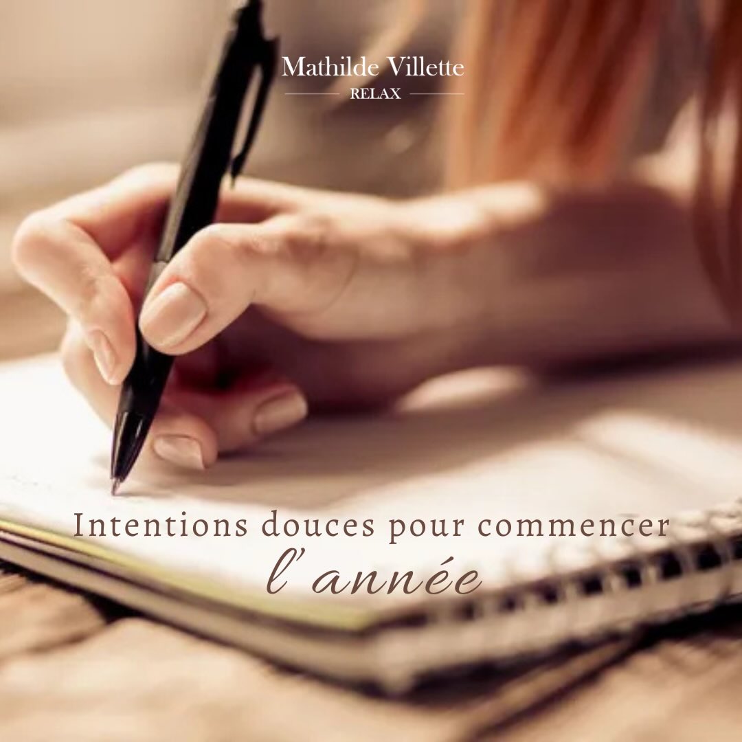 Janvier n’est pas un sprint.
C’est un souffle.
Une invitation à revenir à soi, à accueillir ce qui est… puis à poser des intentions douces pour l’année. ✨
Et si 2026 était l’année où tu t’accordes plus de calme, plus de présence, plus de douceur ?
Pas de résolutions rigides.
Juste un engagement envers toi-même : écouter ton corps, respecter ton rythme, choisir ce qui te fait du bien.
Et toi, quelle intention veux-tu poser pour ce début d’année ? 🌙
#Intentions2026 #BienEtre #SlowLife #DouceurDeVivre #MassageToulouse