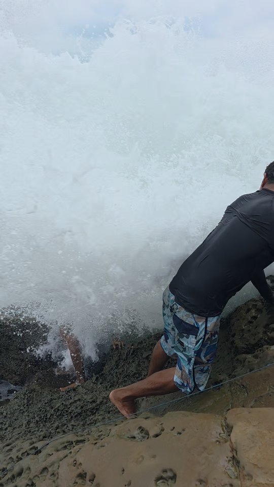 Cuidado around our wave pool😂
Come see everything Canoa Ecuador has to to offer at the Coconut Beach Hotel. Check out our page and we'll see you soon!
#canoabeach #beachlife #oceanview