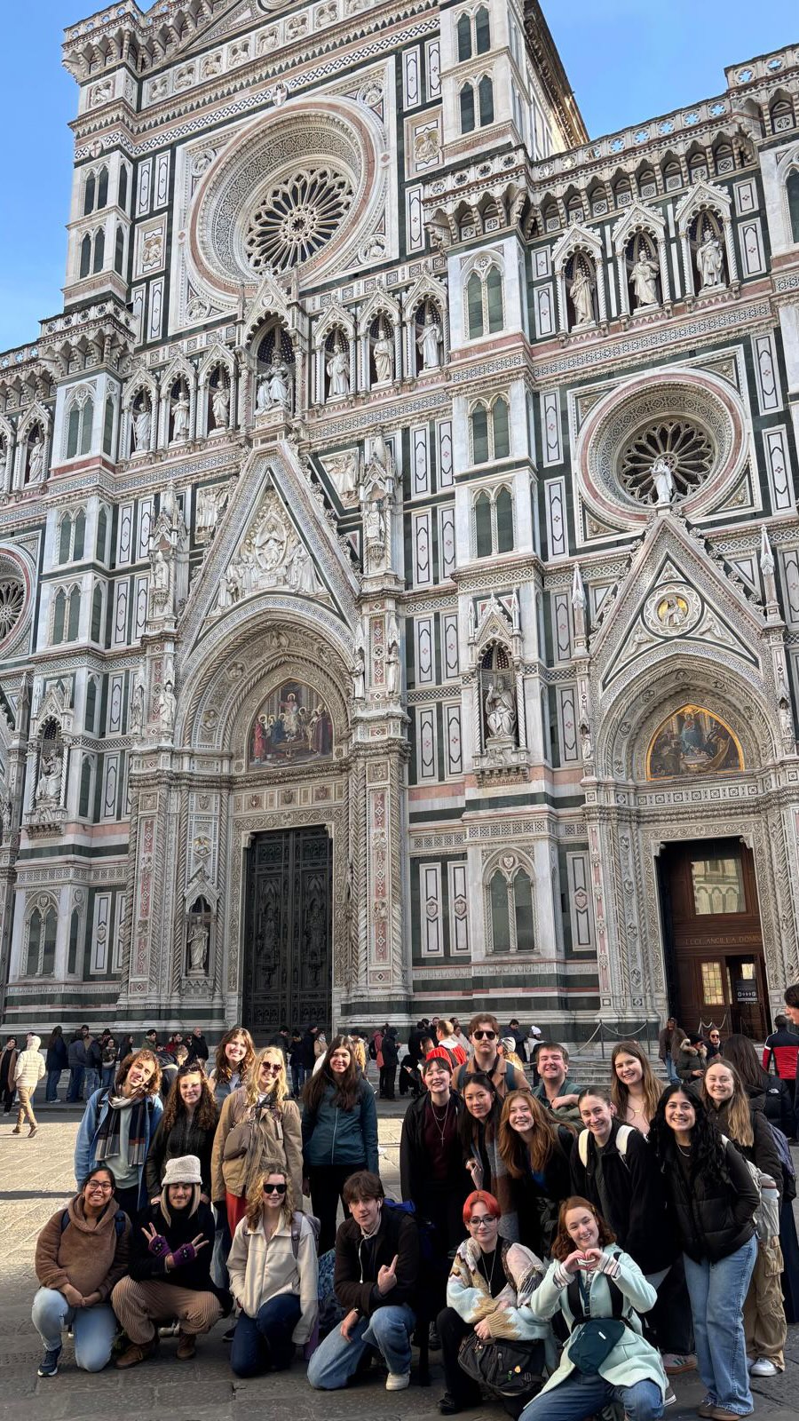 The Spring 26 Dance and Physical Theatre students just finished orientation week! After learning more about their program this semester, they engaged in Collective Practices with the Head Faculty, enjoyed a delightful Welcome Dinner, explored Arezzo, and ended their week with a tour of Florence ✨ We’re already having a lot of fun - studio classes start next week 😃 #accademiadellarte #studyabroad #adalife #physicaltheatre #dance