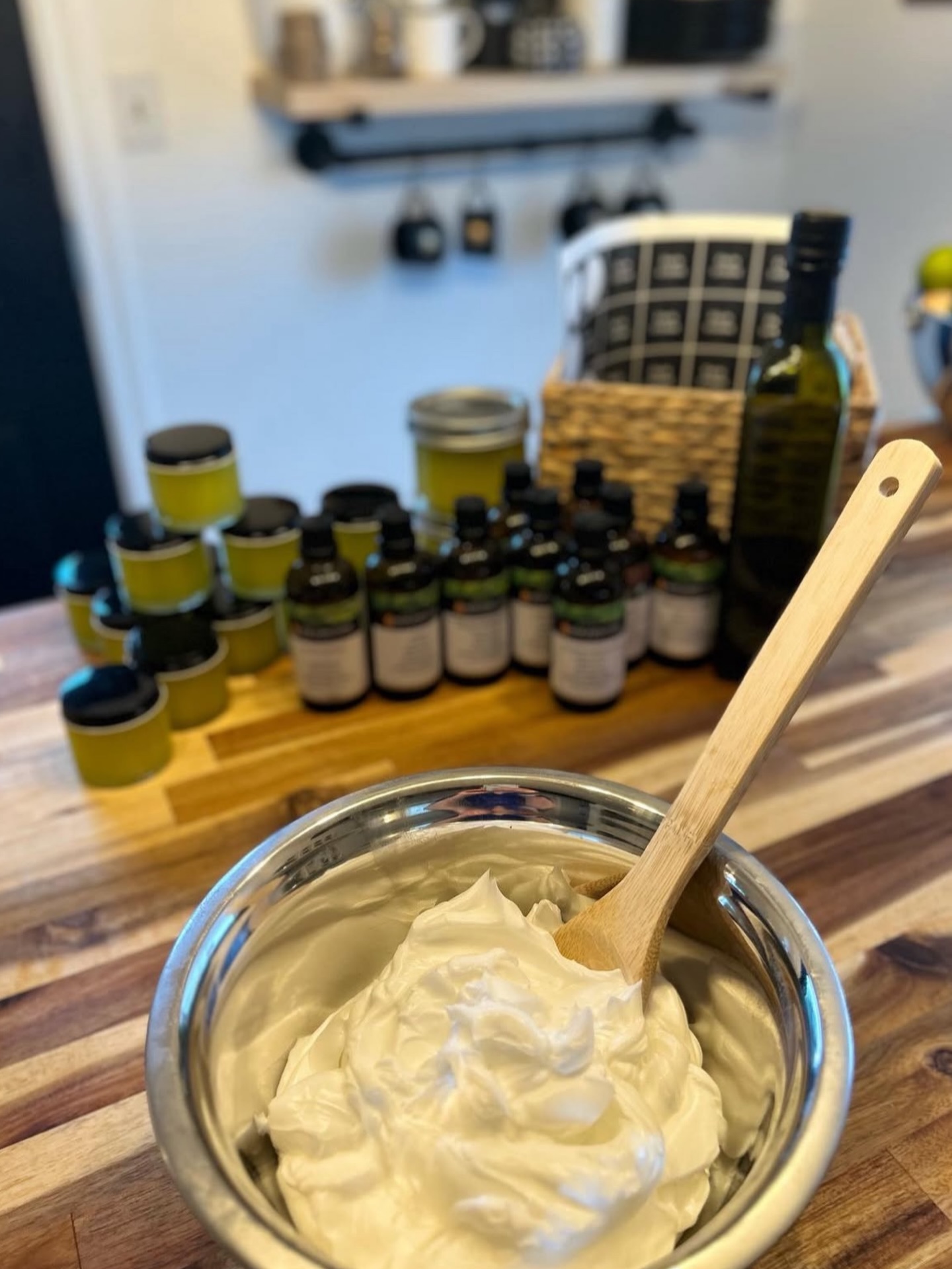 Hand poured, plant based skincare now available online at www.therenewalroom.com 🌿
Delivered to your door or local store pickup🚪
Use promo code WELCOME for 15% off your first order.
.
.
#plantbasedskincare #sparecipes #onlineshopping #allnatural #veganskincareproducts