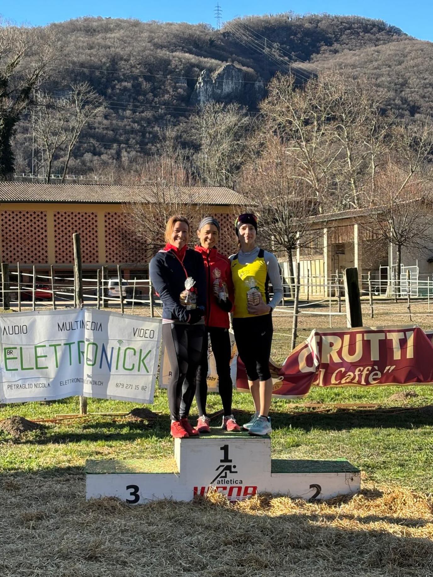 Cross di Mendrisio 🏃🏻♀️ 11 gennaio 2026
Grande rientro di @stefy.b.l 🤩
3° assoluta e 2° di categoria 👏🏻
Avanti così ! 🤩
@casadellottica_sa
@dynoptic
@lidlch
@farmaciasolduno.ch
@nikoneurope
@pissei @noe_gianetti #pissei
@performancesport
@giuliani_sa
@parisfalegnameria
@AMIfiduciaria
#crossmendrisio #run #2026 #SportPassion race motivation sport competition stravarun cdobikerun