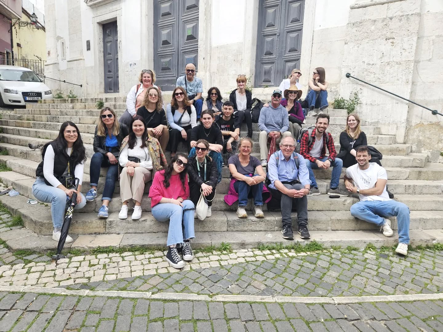 There's a big chance that some fado songs were echoing on this street of Alfama when this photo was shot. Can any of you confirm? 🎶❤️🎵
#ToursOfMyLife #walkingtour #walkingtourlisbon #alfama #lisbon #lisbonlovers