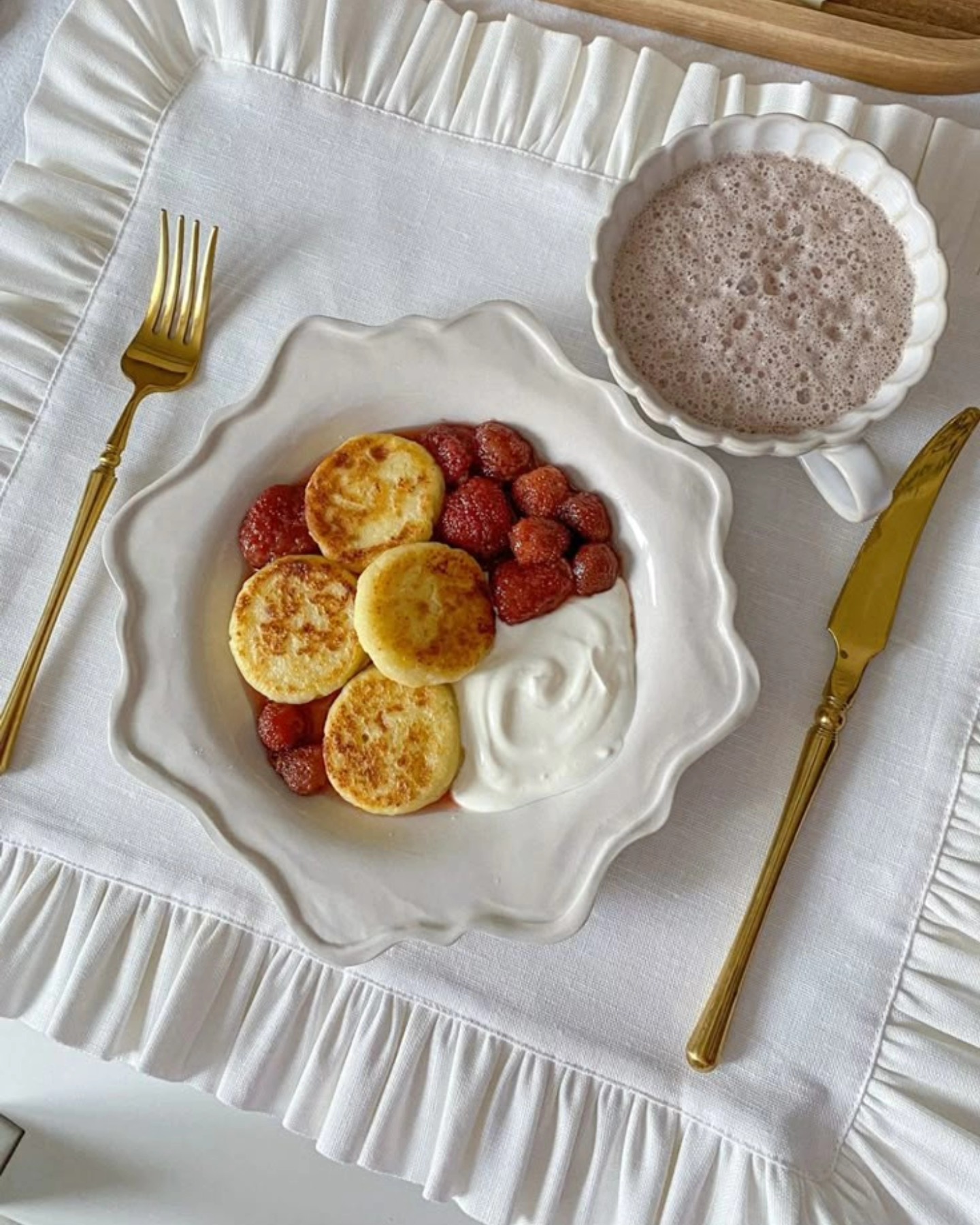 TKF A Chicky Vibe 🌪️ Table runner with frill.
Found These table runners during my travel in Europe.
Indian Organic Home textile company.
Visit us at www.thekarurfabricscom
