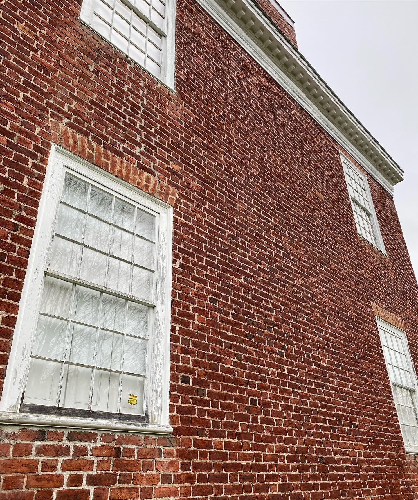 Strong Mansion, Circa 1796. Flemish Bond in West Addison, VT.
#dar #historichomes #museum #history #american #brick #historicpreservation #revolution #daughtersoftheamericanrevolution #vermont #architecture #newengland
