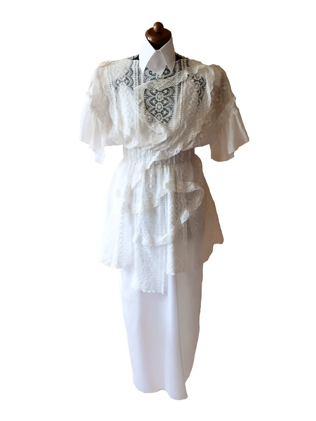 Upcycled dress from fabric scraps, remnants and deadstock laces,with padded shoulders and silk underdress.
Ready for You, ready-to-wear.
#upcyclingweddingdress #sustainablewedding #oneofakind #klarazidkova