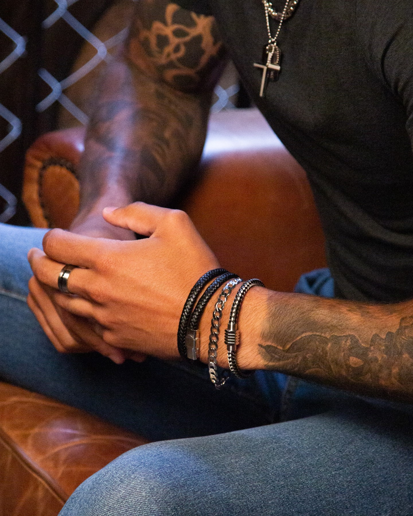 A first look behind the scenes at the details of our new Fred Bennett collection, and reinvented brand identity launching in August.
#FredBennett #BehindtheScenes #Reborn #FreshLook