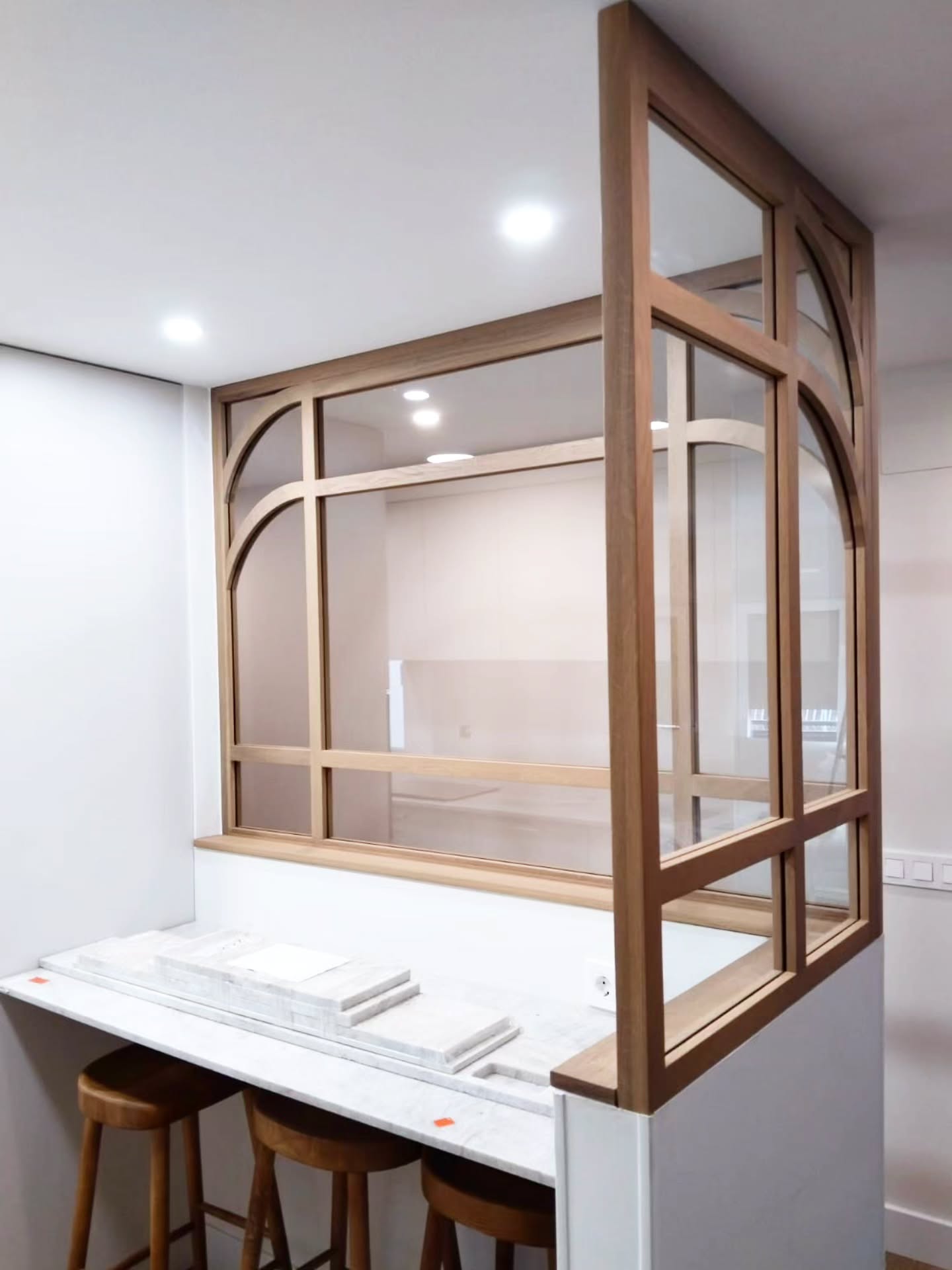 Cada pieza cuenta una historia ✨
La ebanistería nos enseñó a valorar cada detalle, cada unión, cada acabado.
Aunque ahora la tengamos en pausa, seguimos orgullosos de estos proyectos 🤍
.
#carpinteriaamedida #carpinteriamadrid