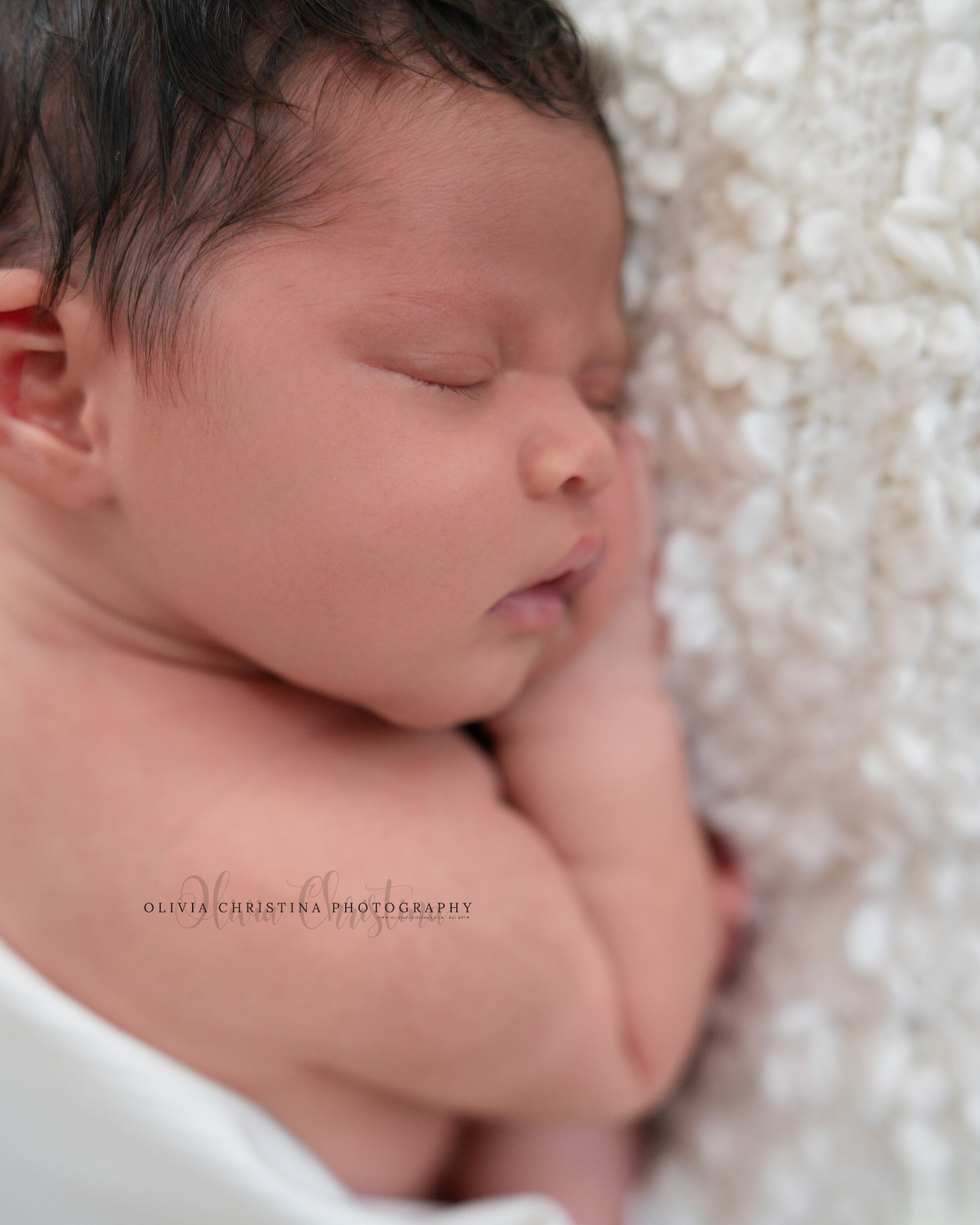 Those irresistible baby cheeks. Soft, fleeting, and gone far too soon. These are the details parents forget until they see them preserved forever.
www.oliviachristina.co.uk
#NewbornDetails #BabyCheeks #HertfordshireNewbornPhotographer #TimelessBaby #LuxuryNewborn