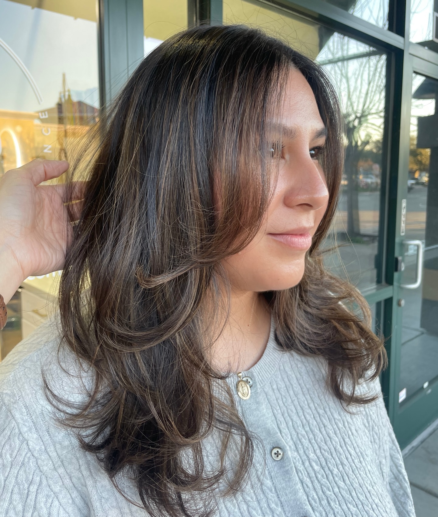 Dreaming of voluminous, salon-fresh hair? A beautiful blowout is the key!
Here’s Why Everyone Loves a Blowout:
•Instant Glamour: Transforms your look effortlessly.
•Volume & Movement: Adds life to your locks.
•Versatility: Perfect for any occasion!
How to Get the Perfect Blowout:
•Long Layers: Ask for a long layered haircut to enhance volume and movement.
•Face-Framing Layers: These add dimension and highlight your features.