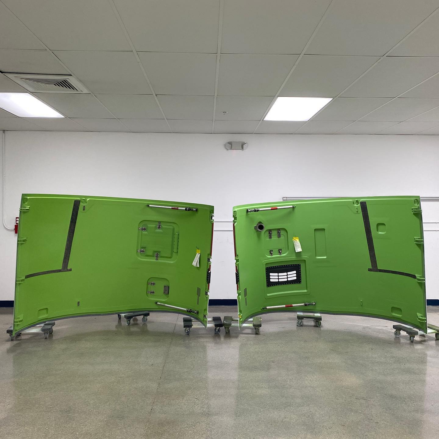 wo V2500 A5 Fan Cowls ready for sale/exchange! Part numbers 745-4000-515/516 ✈️
#MASI #MASIREPAIRS #mroservices #MRO #aircraftmaintenance