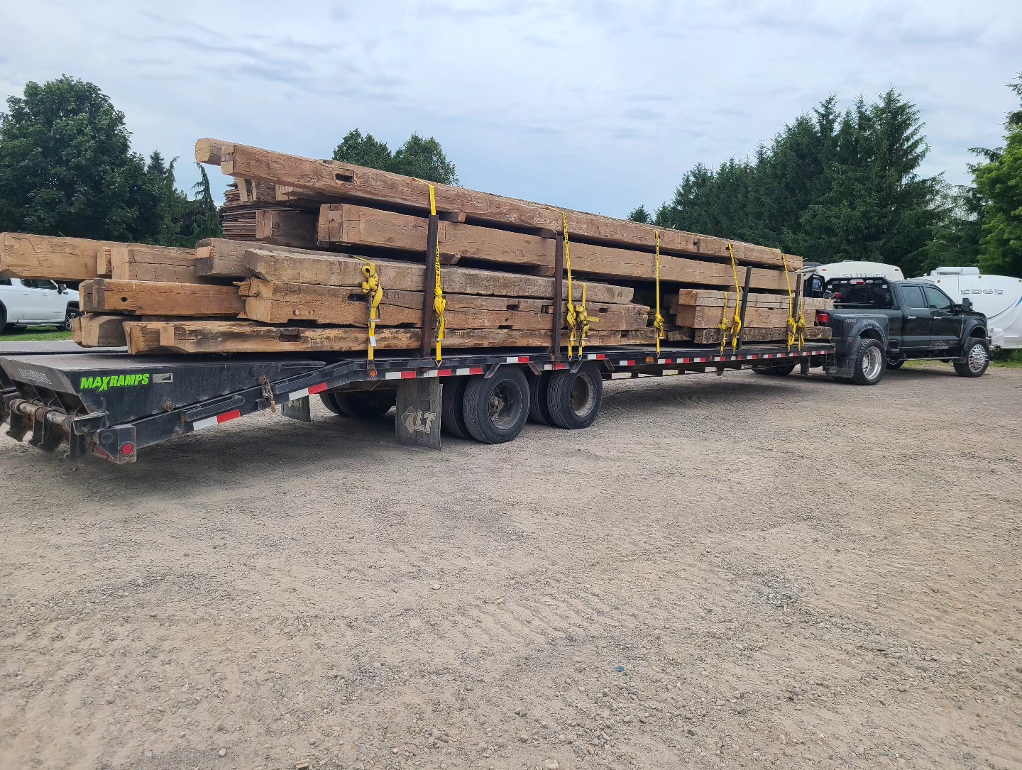 Couple of hand hewn sticks heading back to the yard.
#fordpower #Timbercraftco #handhewn #barnbeam #roughsawn #sawmill #stihl #oldwood #barnboard #rustic #timberframe #timbers #oak #reclaimedelm #powerstroke