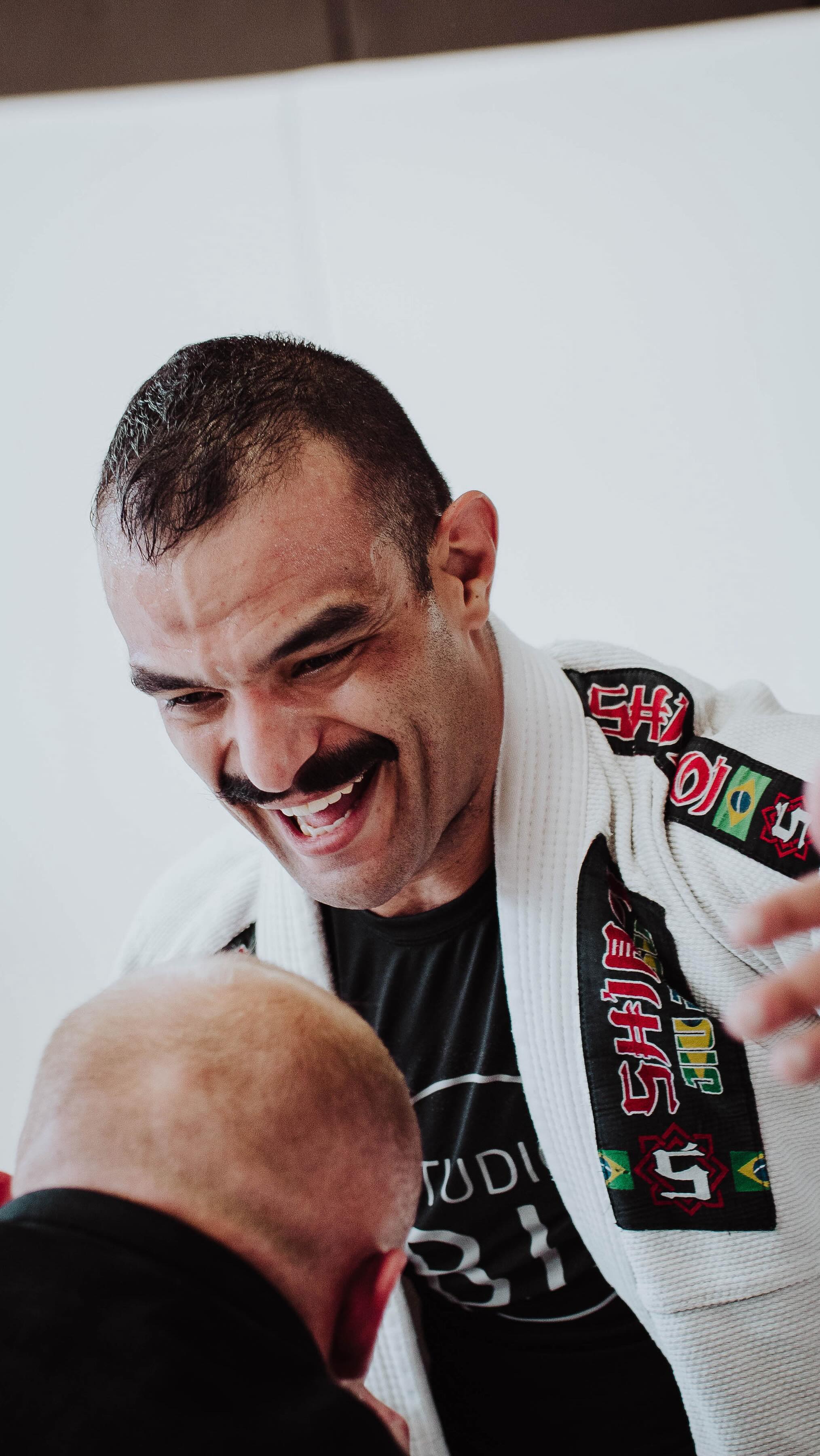 TBT que dá orgulho 🥋🇬🇧🇧🇷
Recebemos aqui no Studio BJJ os alunos ingleses do Studio Martial Arts para mais um intercâmbio que já faz parte da nossa rotina.
Esses intercâmbios acontecem com frequência porque acreditamos e incentivamos essa troca cultural e esportiva.
Teve troca de experiências, aprendizado real no tatame e aquela conexão que só o jiu-jitsu proporciona, independente do idioma.