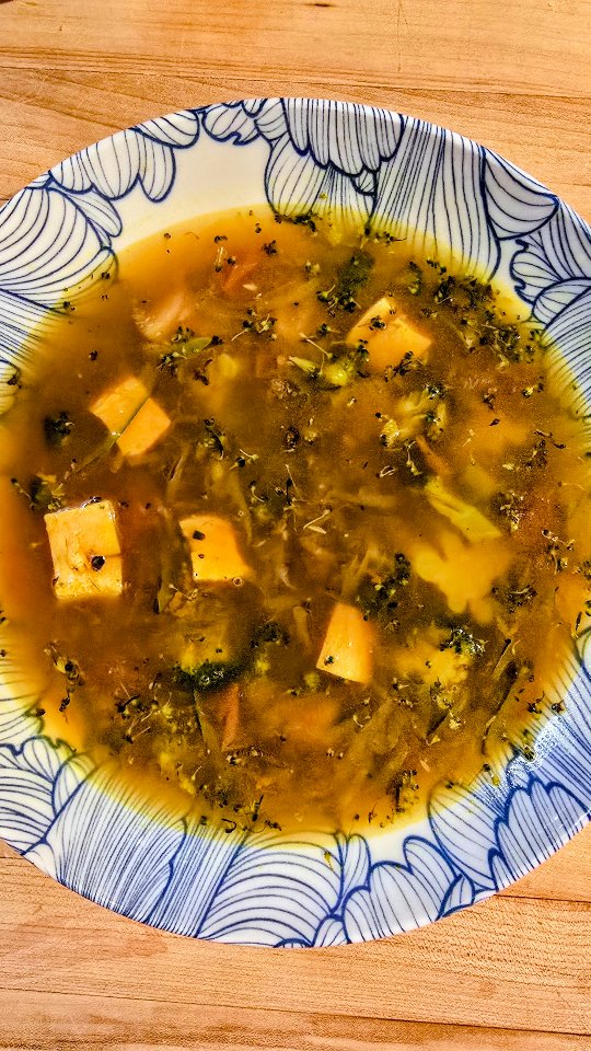 Dinner doesn’t need a plan.
It needs a pot.
Chicken broth, vegetables, grated fresh turmeric, and grated zucchini — the secret move. It melts right into the soup and makes it SO satisfying.
Comment SOUP if you want how I make this.