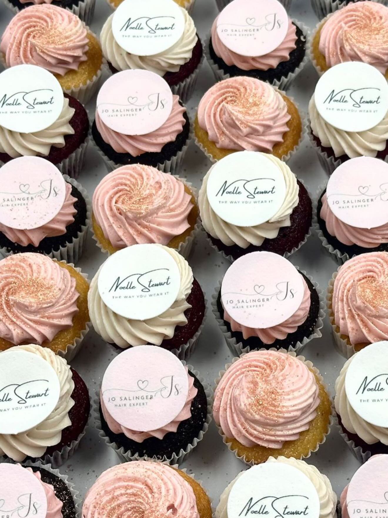 Today marks one full year of doing it all by myself.
A year filled with growth, challenges, wins, and so much gratitude.
I’m endlessly thankful for every loyal client, old and new, and for those who have grown up with me along the way. Thank you for believing in me, supporting me, and salon hopping with me more times than we can count 😂
As a hairdresser, I truly believe THE WAY YOU WEAR IT matters. It’s not just what you wear, it’s how you wear it. Those little unique differences in your hair are what truly make a statement, and I’m so grateful to be part of that journey with each of you.
Here’s to one year in business and many more to come 🥂
Happy anniversary to me 🧿
Thank you to @cocoaandcrumbsmili for making these super cute cupcakes. You are the best! 🫶🏾