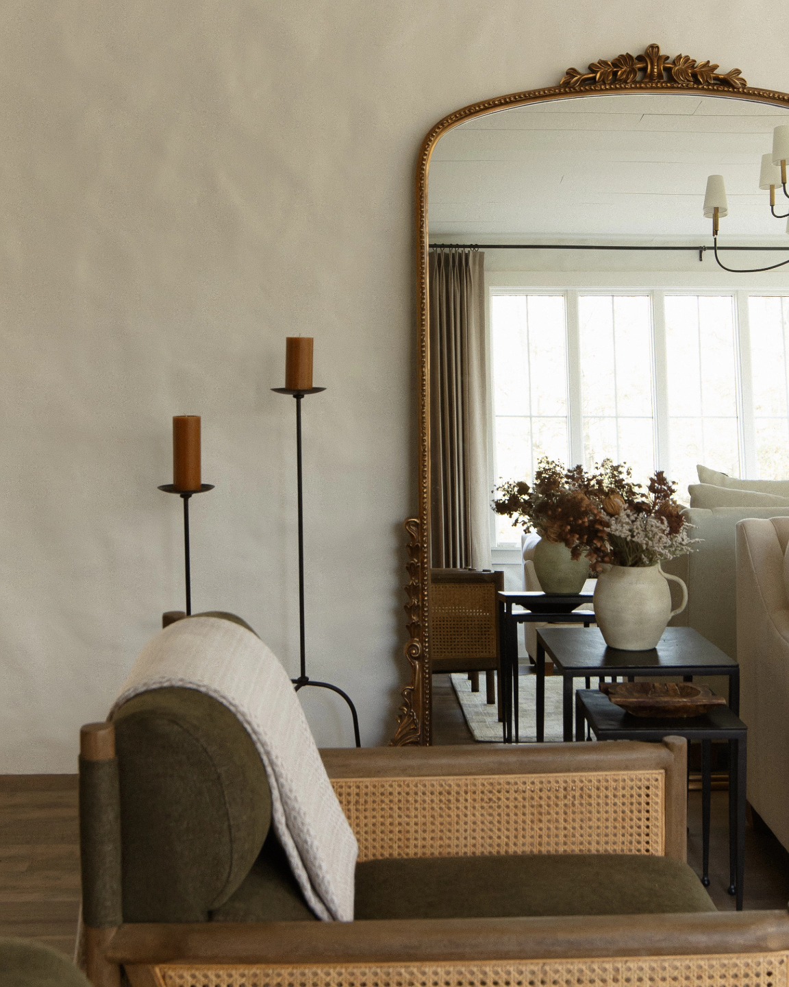 Always love a good reflection.
Design @cassieklassenhome
Photos @katieskinner.interiors
#nortonshoresinteriordesign
#westmichiganinteriordesigner
#muskegoninteriordesigner
#livingroomdesign
#housebeautiful