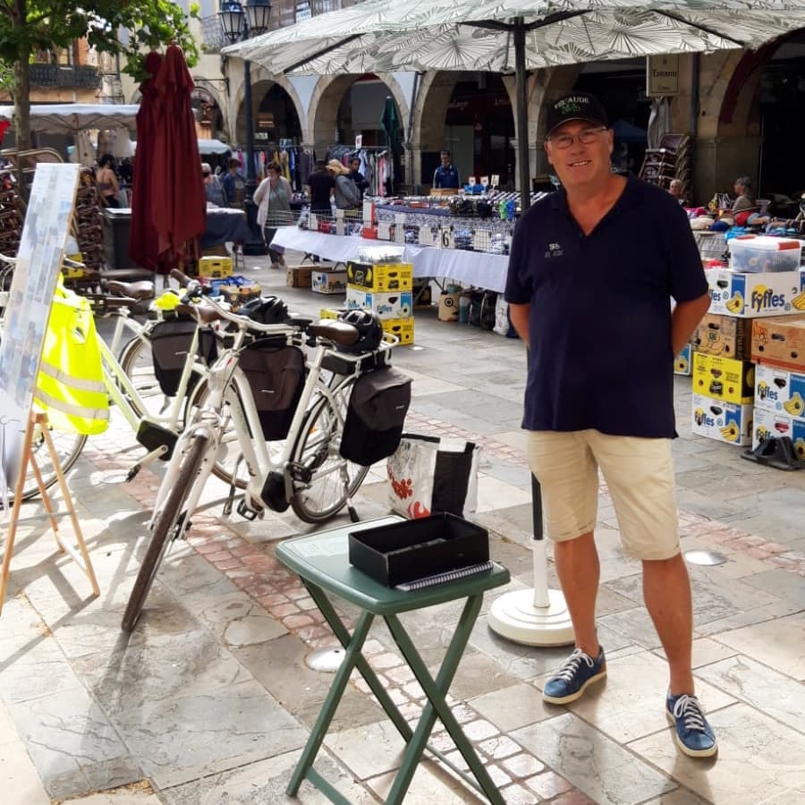 🇬🇧 We are at the Limoux market today, come and visit us for for information about our e-bike tours!
🇲🇫 Nous sommes au marché de Limoux aujourd'hui. Retrouvez-nous pour plus d'informations sur les tours en vélo elecrique de Vél'Aude!
🇳🇱 We zijn vandaag op de markt van Limoux, kom gezellig langs voor meer informatie over de e-bike tours van Vél'Aude!
#limoux
#audetourisme
#limouxtourisme
#ebike
#VAE