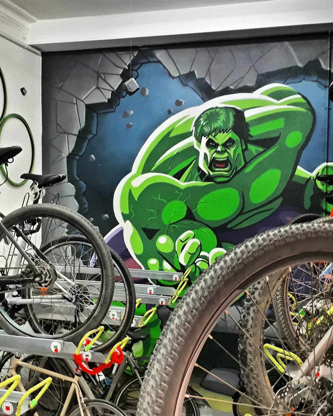 Hola,
Servicios y precios;
Skyb en Barceloneta está creado con el fin de guardar la bicicleta de forma fácil y segura, fomentando así, el uso habitual de la bicicleta en Barcelona, el deporte y bienestar físico, mental.
- Disponible 24h
- Plazas de aparcamientos exclusivas numeradas
- Anclajes de seguridad en cada plaza de aparcamiento
- Puerta motorizada
- Puerta reja de seguridad
- Cámaras de vídeo visión directa 24hs, 365 días al año, Non Stop. Audio, Fotografía
- Sistema de iluminación blanca, por detectores de movimiento
- Seguro por robo
Todos los medios tecnológicos para guardar tu bicicleta de forma fácil y segura, evitando robos, deterioro, ganando espacio en tu piso y así poder tu bicicleta ideal. Puedes pasar y ver como funciona
Precio: 16€ Mes + 16€ Fianza (Se devuelve). Se firma un contrato, estancia mínima es 30 días y debes pagar los días 7 de cada mes, aportando una cuenta bancaria.
Dirección parking: Sant Elm, 4.
Oficina Privada
Skybicicletas@gmail.com
Facebook: Skyb.parking
Web: http://www.skyflats.es/skyb
#barcelona #biciocasionbarcelona #bicibarcelona #bicingbarcelona #barcelonaenbici #barcelonacity #barcelona_cat #barcelona_world #barc #barcelonabeach #ciclismo #bici #cycle #bikelife #roadbike #sport #bicicleta #barcelona #ciclista #instabike #instacycling #barcelonetabikes