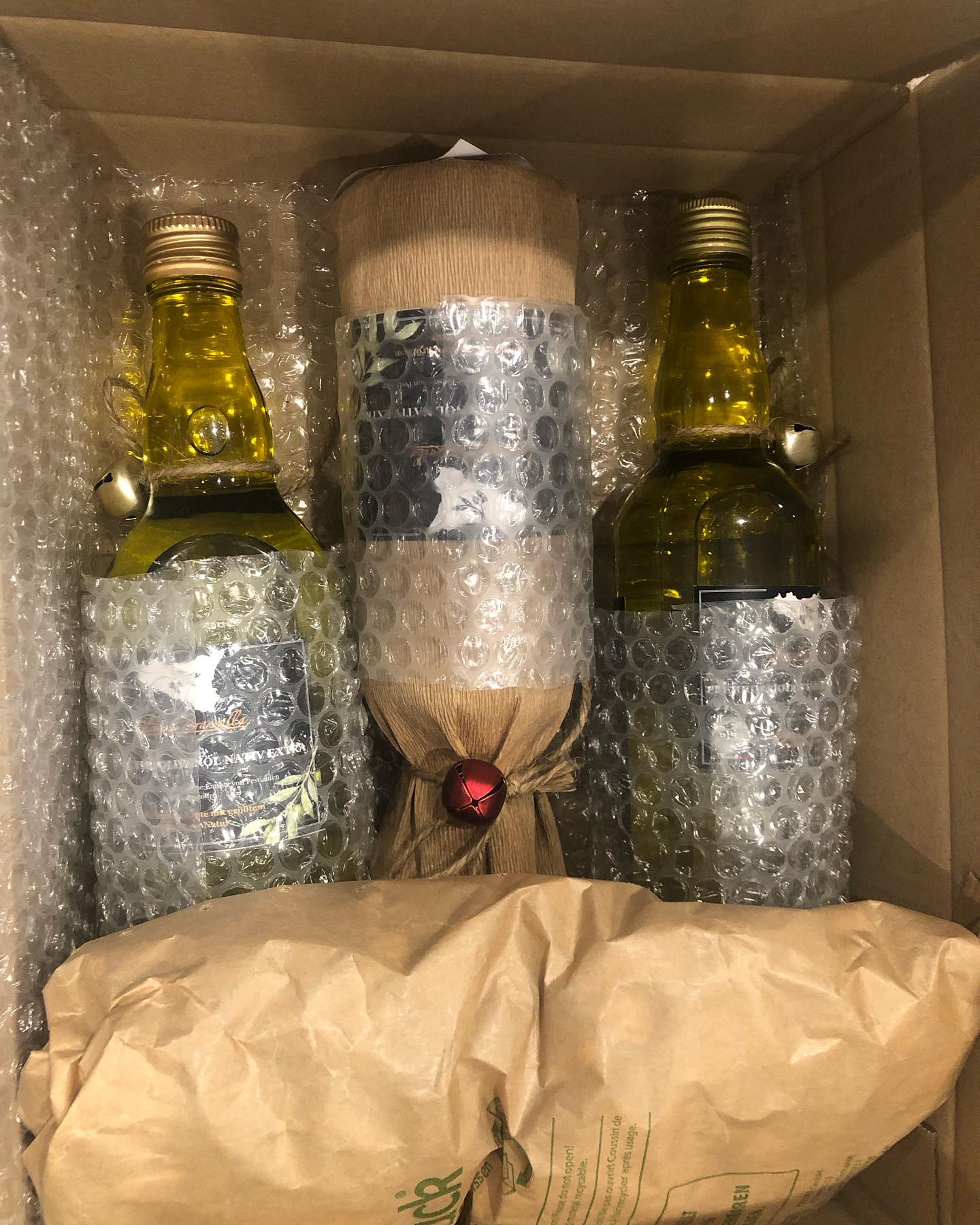 Echtes natürliches Olivenöl
www.olivenoelaranzulla.de
#olivenöl #nativesolivenölextra #bioprodukt#italienischesolivenöl #olivenölmitbrot #inolivenöldippen #nachhaltig #frühstückmitolivenöl #olivenölextravergine #bioolivenöl#naturprodukt#natürlich#gesund#filippoaranzulla#plantage#oekologisch#olivenölaranzulla