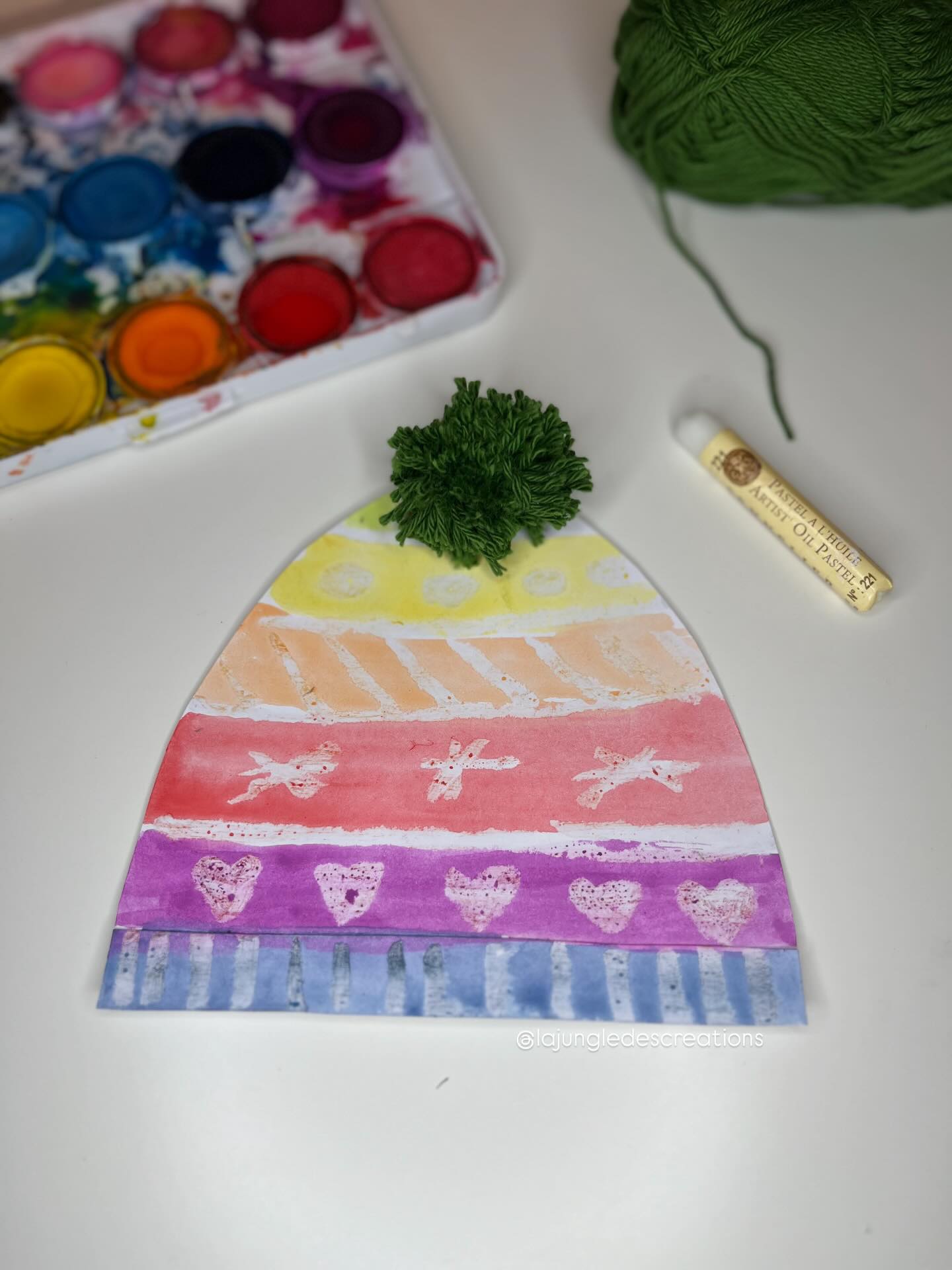 🇬🇧The Magic Hat
A fun and colorful painting activity full of surprises ❄️
Watch the magic happen as the pastel drawings appear like snowflakes when painted over with watercolors!
Kids love creating their own winter hat, decorating it, and making a fluffy little yarn pompom 🧶
It’s a wonderful way to build fine motor skills, focus, and creativity while having fun.
👉 Step-by-step instructions are on my website (link in bio) or:
https://www.lajungledescreations.com/post/diy-le-bonnet-magique
—
🇫🇷Le bonnet magique
Une activité peinture pleine de surprises.
On y découvre la magie du pastel et de la peinture à l’eau : les motifs apparaissent comme par enchantement quand on passe le pinceau !
Les enfants adorent créer leur bonnet, le décorer, et fabriquer un vrai petit pompon en laine 🧶
Une belle façon de développer la motricité fine, la concentration et la créativité.
👉 Toutes les étapes de l’activité sont détaillées sur mon site (lien en bio) ou :
https://www.lajungledescreations.com/post/diy-le-bonnet-magique
—
Kids Winter Craft | Magic Painting | Fine Motor Skills | Watercolor Art | Winter Creative Project | Activité Enfants Hiver | Peinture Magique | Pastel | Activité Motricité Fine | Loisirs Créatifs | Vinterpyssel Barn | Måla med Pastell | Kreativ Aktivitet
—
#panduro #wintercraft #learnthrougplay #inspiretheirearlyyears #papercraft
Products from panduro et @cleopatre_collesetcouleurs
