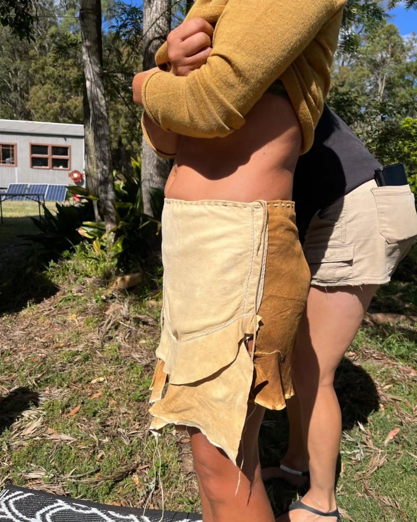 𝗥𝗲𝗮𝗱𝘆 𝘁𝗼 𝗷𝗼𝗶𝗻 𝘁𝗵𝗲 𝗳𝘂𝗻 𝗮𝗻𝗱 𝗹𝗲𝗮𝗿𝗻 𝘁𝗼 𝗽𝗮𝘁𝘁𝗲𝗿𝗻 𝗮𝗻𝗱 𝘀𝗲𝘄? ✂️
I'm sharing photos from the last clothing course of this beautiful leather skirt as an example of what you can learn to make! 🦌
These aren't just one-time projects. Once you learn the techniques, you will keep these skills forever. Allowing you to continue to create functional works of art that last a lifetime. 😁
Whether you want to make a skirt, shorts, or a custom top, this is a fun way to connect with THE skill that let our species move into and settle every conceivable environment on earth. And, you get to do it in a beautiful, rural setting.
Extra info:
🎗Course is taught in English with French translation for technical matters.
🎗This is a beginners course! You will learn more if you already have some sewing experience... But it's NOT a requirement 😁
𝗣𝗦 𝗗𝗲𝗮𝗱𝗹𝗶𝗻𝗲 𝘁𝗼 𝘀𝗶𝗴𝗻 𝘂𝗽 𝗶𝘀 𝗙𝗲𝗯𝗿𝘂𝗮𝗿𝘆 𝟴𝘁𝗵! So, sign up today to secure your spot. 😀
www.theresaemmerich.com
#LeatherCraft #TraditionalSkills #leatherclothing #FranceWorkshops #PrimitiveSkills