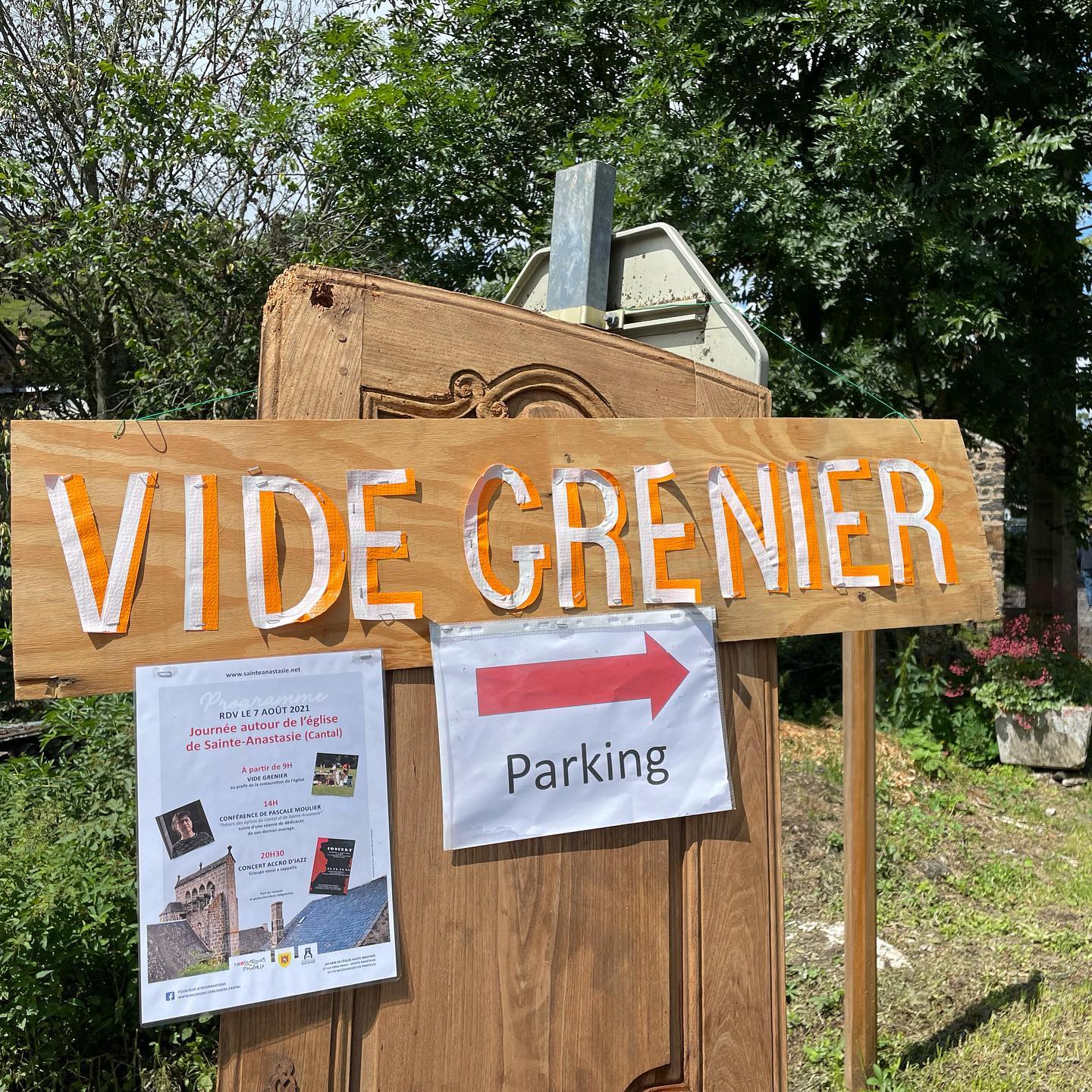 Le soleil arrive, on vous attend au vide grenier au profit de l’église Sainte Anastasie !
#videgrenier #eglise #journeeautourdeleglisesainteanastasie