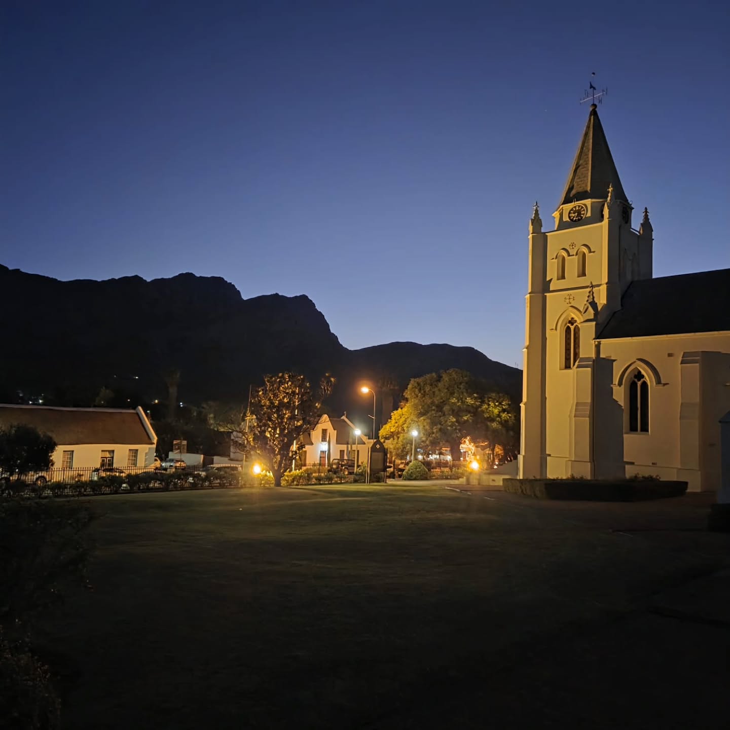 When the village settles and the mountains keep watch - a beautiful, quite moment!
#CountryEvenings
#TimelessPlaces
#Stillness
#AfterDark
#SmallTownMagic