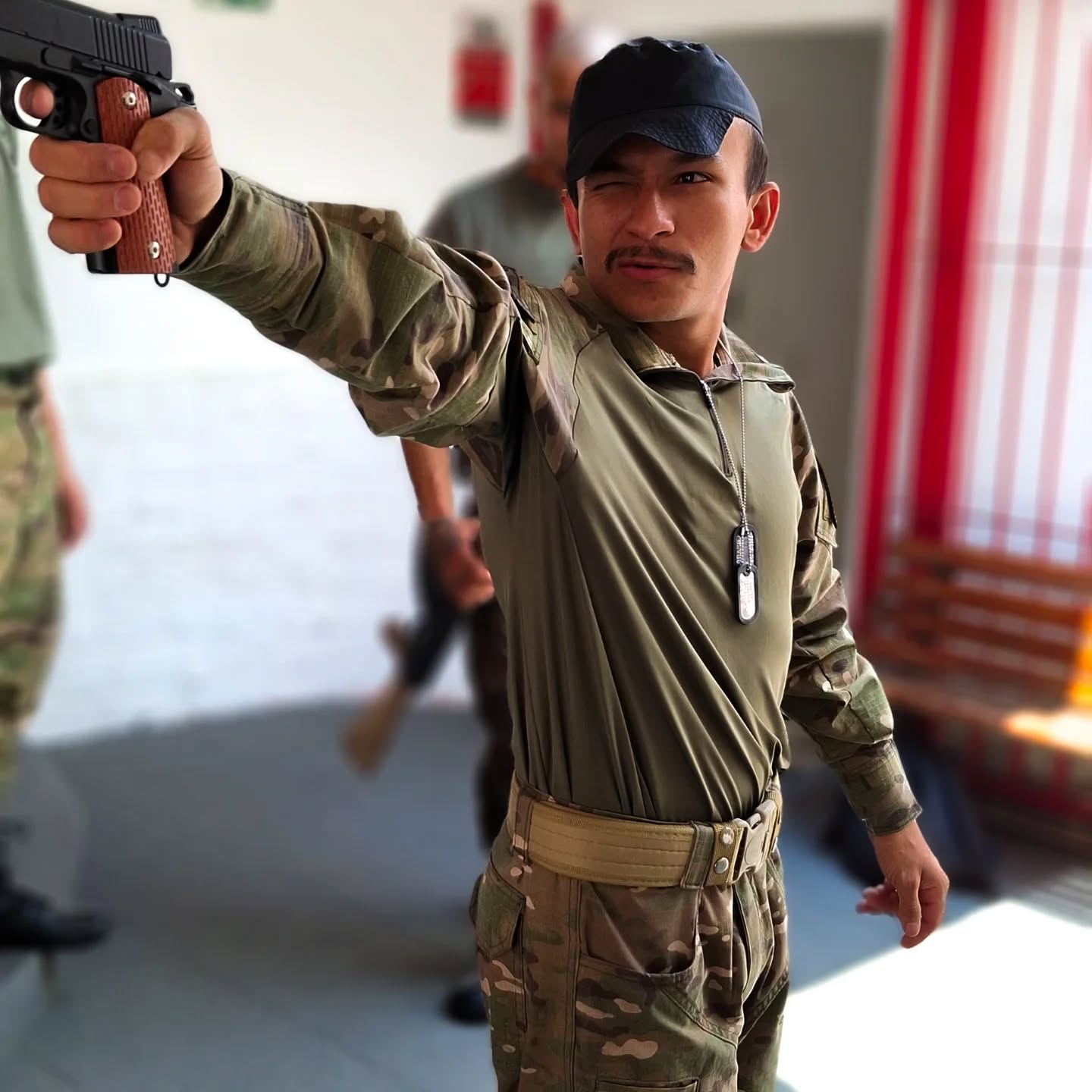 Aula de Mira *ARMA DE ARSOFT*
Aqui na copam você aprende na teoria, e execulta na prática, aulas dinâmicas e voltadas a construção de sonhos pessoais vagas abertas! 🇧🇷
Arma de isoft⚠️
Dinâmica de abordagem.