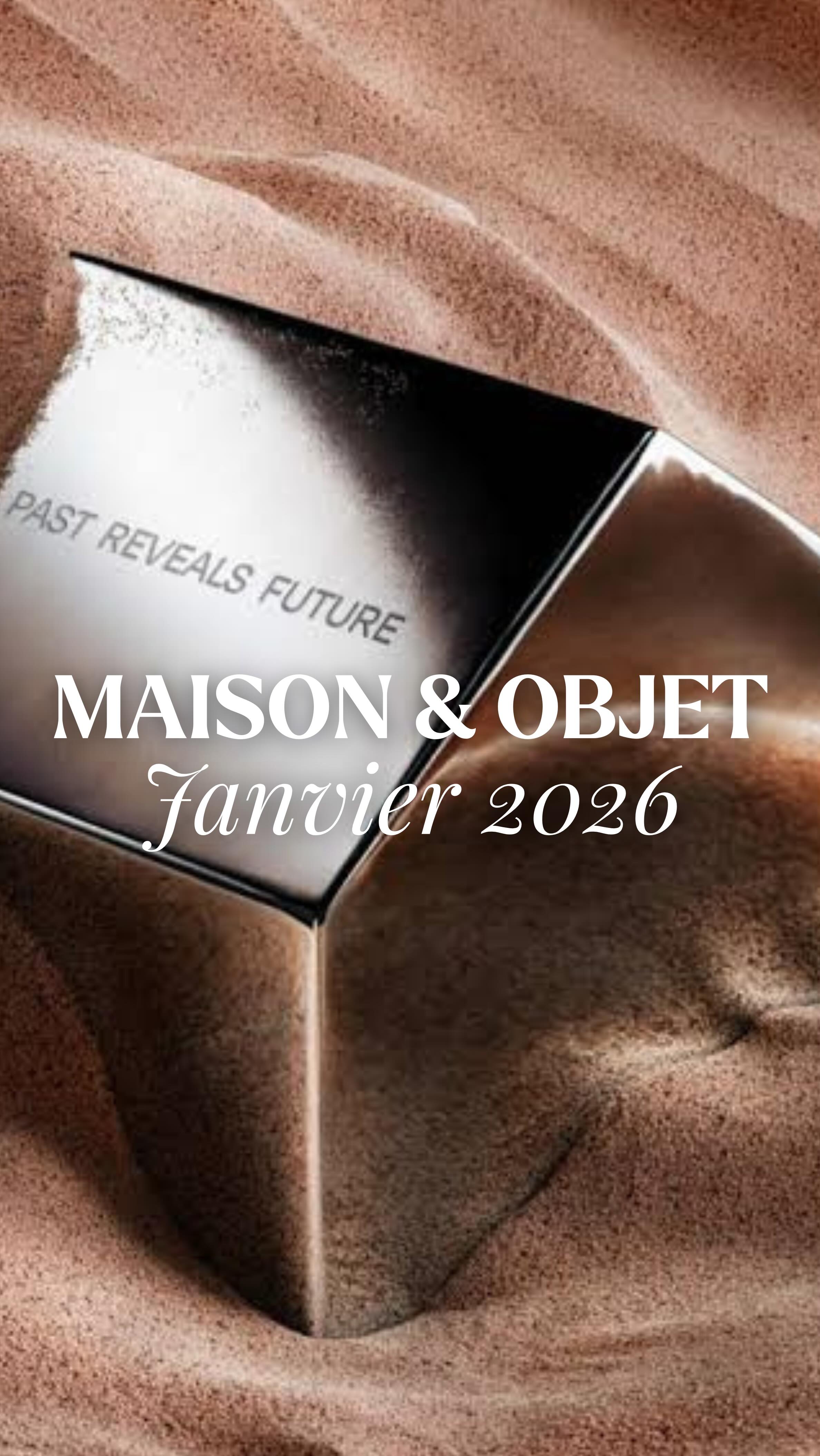 ✨ 𝟯 𝗷𝗼𝘂𝗿𝘀 𝗮̀ 𝗣𝗮𝗿𝗶𝘀. 𝟮 𝘀𝗮𝗹𝗼𝗻𝘀. 𝗗𝗲𝘀 𝗸𝗶𝗹𝗼𝗺𝗲̀𝘁𝗿𝗲𝘀 𝗱’𝗮𝗹𝗹𝗲́𝗲𝘀 𝗲𝘁 𝘂𝗻𝗲 𝘁𝗲̂𝘁𝗲 𝗽𝗹𝗲𝗶𝗻𝗲 𝗱’𝗶𝗱𝗲́𝗲𝘀. ✨
Petit aperçu de mon marathon entre @maisonetobjet et @bijorhca_paris
(spoiler : j’ai survécu, mais mon carnet d’inspiration déborde 😅)
📍 Jour 1 & 2 - Maison & Objet : 3 tendances fortes
1️⃣ Épuré pastel + touche acidulée 🍋🌸
Lignes organiques, matières sophistiquées, pastels ultra clean réveillés par une pointe d’acidulé. Une déco douce, lumineuse et élégante, avec une verrerie omniprésente et ultra désirable. Apaisant, mais jamais gnangnan. Ouf.
2️⃣ Colorfull / Colorpop ludique 🌈💥
Changement radical : couleurs pop, formes joyeuses, esprit ludique assumé. Des pièces qui donnent le smile et l’envie de mixer sans trop réfléchir. Pas toujours sage, mais expressif et salvateur face aux intérieurs trop minimalistes.
3️⃣ Bestiaire & bord de mer 🐚🐟🌿
Objets animaliers, inspirations marines, verts doux, bois clairs, tons naturels très Cap Ferret. Ça sent l’iode, les vacances et l’envie de transformer son salon en maison de bord de mer (vue sur bassin optionnelle).
📍 Jour 3 – Bijorhca : bijoux talismans & symboles ✨
Gri-gri, charms, ex-voto, symboles religieux revisités… Des bijoux chargés de sens, de protection, d’intention et de souvenir. On ne porte plus seulement un bijou, on affirme une histoire.
📝 Ce que je retiens
En déco comme en bijoux, une vraie quête de sens, d’émotion et de personnalité. Parfois douce, parfois audacieuse, souvent symbolique. Et c’est exactement ce que j’adore dénicher pour Inspiration Concept Store 🖤
(Et maintenant… repos des pieds. Justice pour les mollets 👣)
#maisonetobjet #bijorhca #tendancesdéco
#colorpop #conceptstores