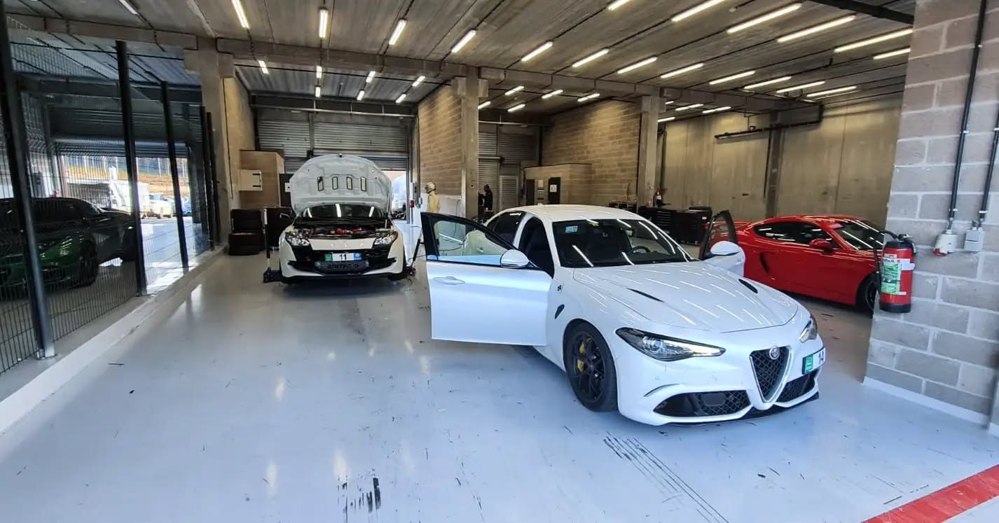 This ia going to be the last weekend at the Nurburgring!
As the track is closed today, we moved to Spa Francorchamps, provuding technical support during a trackday.
We will be back during tue weekend so get in touch with us if you want to rent our #ringtools
.
.
.
#nurburgring #nordschleife #trackday #spafrancorchamps #alfaromeo #alfaromeogiulia #giuliagta #renault #meganers #renaultmeganers #race #racing #racecar #motorsport #becauseracecar #carporn #ringspeedmotorsport #ringtool #tracktool