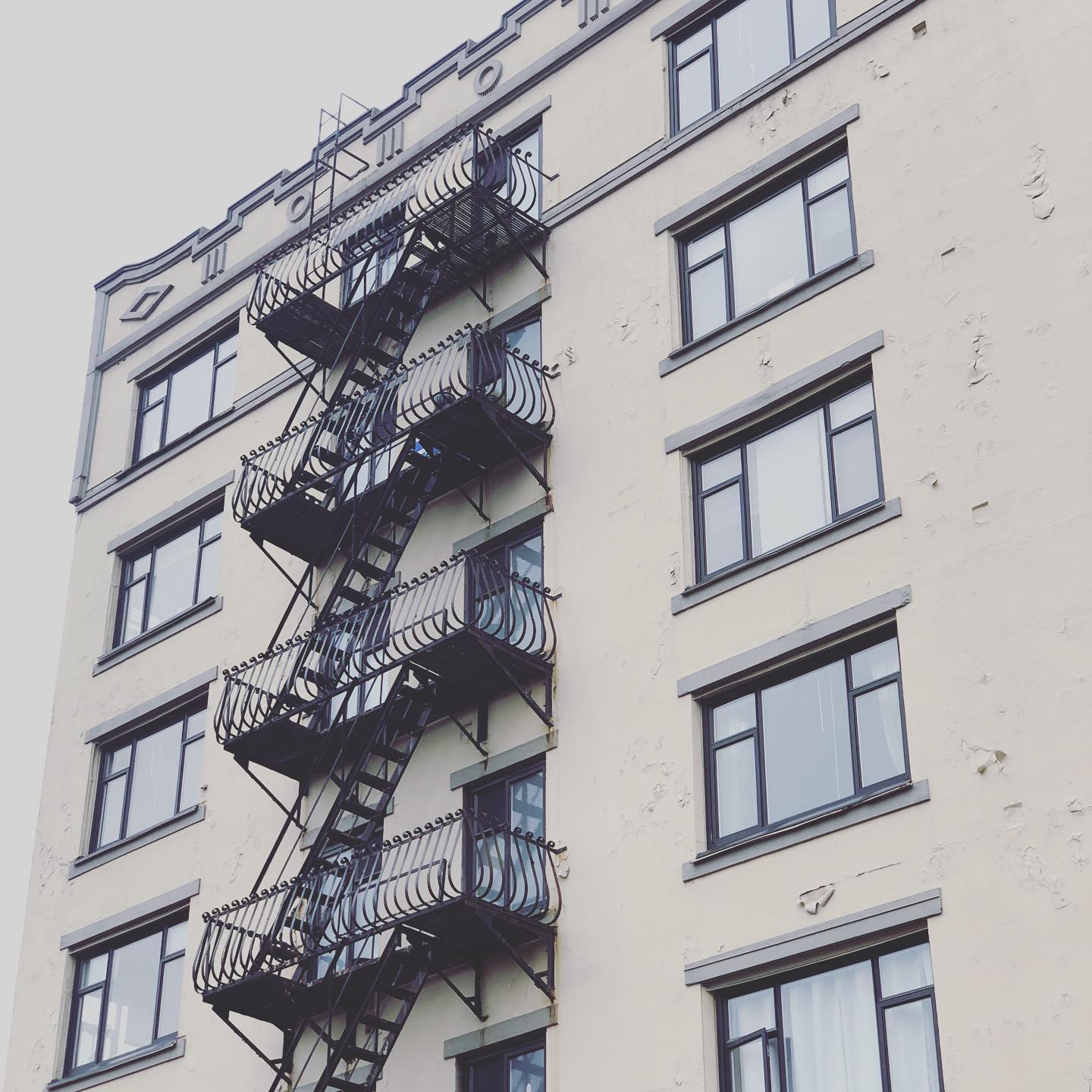 WEST END walks ⢠back in the day with the arrival of the Canadian Pacific Railway, and its terminus at nearby Coal Harbour, the West End became Vancouver's first upscale neighbourhood, home to the richest railroad families. Many of these families lived along Georgia Street, known at that time as "Blue Blood Alley" for all the posh mansions built there.