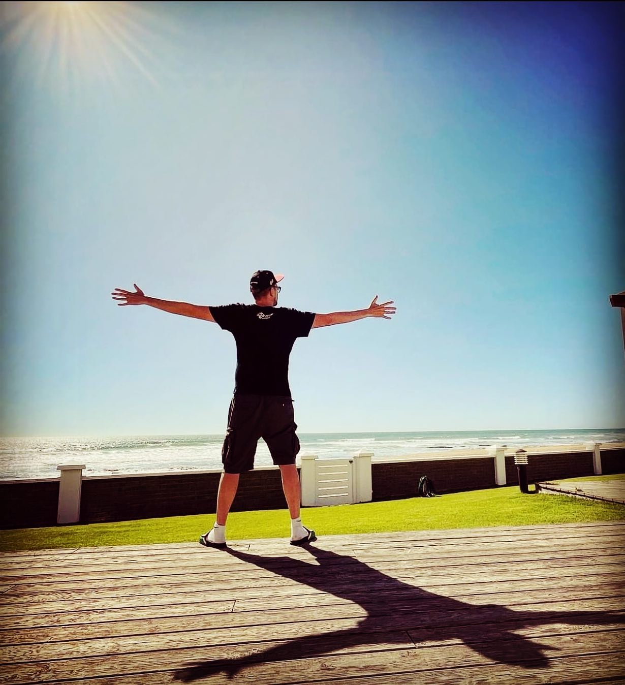 Always find time for the things that make you feel happy to be alive.
#wotd #postivevibes #namflava #goodvibesonly #happylife