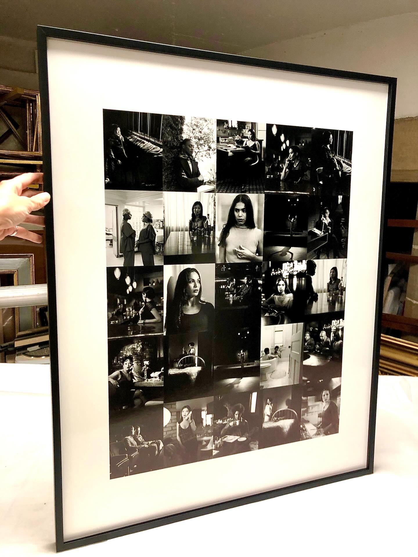 Belle composition photographique de l’artiste américaine Lorna Simpson.
Détails de l’encadrement :
• Profil en aluminium noir mat.
• Plexiglas Optium Museum Acrylic® (anti-reflet et anti-UV).
.
Une clarté absolue pour préserver la force du noir et blanc sans aucun reflet.
.
.
🇺🇸
A beautiful photographic composition by American artist Lorna Simpson.
Framing details:
• Matte black aluminum profile.
• Optium Museum Acrylic® (anti-reflective and UV-filter).
.
Absolute clarity to preserve the intensity of the black and white with zero reflections.
.
.
#LornaSimpson #Encadrement #framing #ArtContemporain #cadre @lornasimpson @truvueglazing