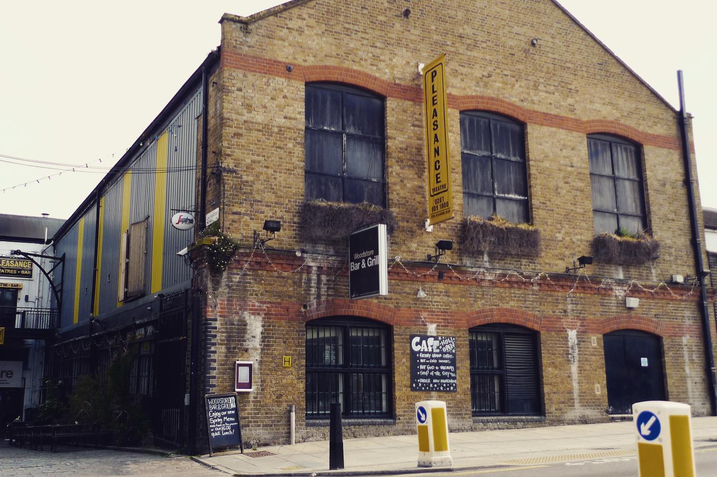 Making music and sounds at @thepleasance Islington today for a theatre production directed by main man @jamescallasball and written by @jasper_plays_theatre! More details to come.
•
•
•
#pleasanceislington #pleasanceislingtontheatre #composer #music #sounddesign #london #londontheatre #islington #islington_london