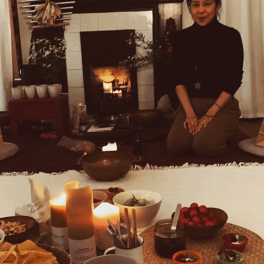 “Gratitude unlocks the fullness of life. It turns what we have into enough, and more. It turns denial into acceptance, chaos to order, confusion to clarity. It can turn a meal into a feast, a house into a home, a stranger into a friend.”
Melody Beattie
My heart is filled with gratitude for you ❤️
#gratefulheart
#gratitudeceremony #cacaogratitudeceremony #cacaoceremony #cacaoceremonyshanghai #spiritualceremoniesshanghai #gratitude #grateful #singingbowlsshanghai #birthdayceremony #birthdaycelebrations
