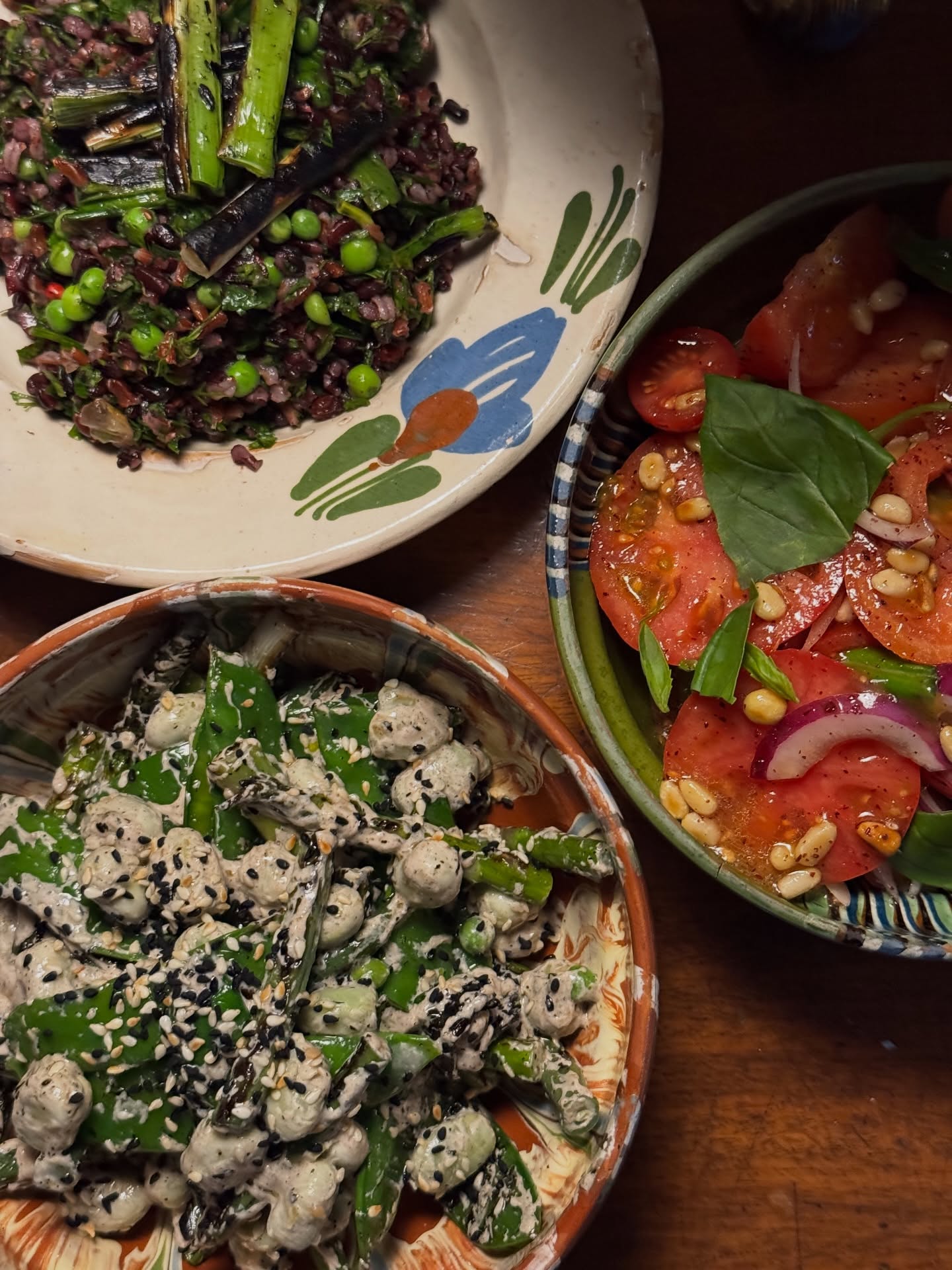 A weekend of tastings has left us really looking forward to this summer! So many delicious things and exciting plans hatching.
- Wild rice tabbouleh w/ charred spring onions & peas
- Tommy salad with pine nuts & sumac
- Charred asparagus, green beans & mangetout (so good) with black lime tahini dressing
- Charred courgettes with feta, chilli and basil
- Spring slaw with kohlrabi, mooli & fennel
- Pom molasses roasted aubergine, crispy chickpeas, black garlic, pickled chillies
- BBQ tenderstem with parm and pine nuts
- Buffalo mozz with roasted toms, basil oil and pangrattato
- Heritage tom and tapenade galette with @westcombe ricotta
- Courgette, pesto & burrata galette
- creamy white beans with harissa roasted carrots and pistachio dukkah
- rhubarb jelly, vanilla panna cotta, ginger crumble
- black pepper strawb & basil pistachio pav
- the cutest banoffee pies
#somersetwedding #bristolwedding #dorsetwedding #wiltshirewedding #devonwedding