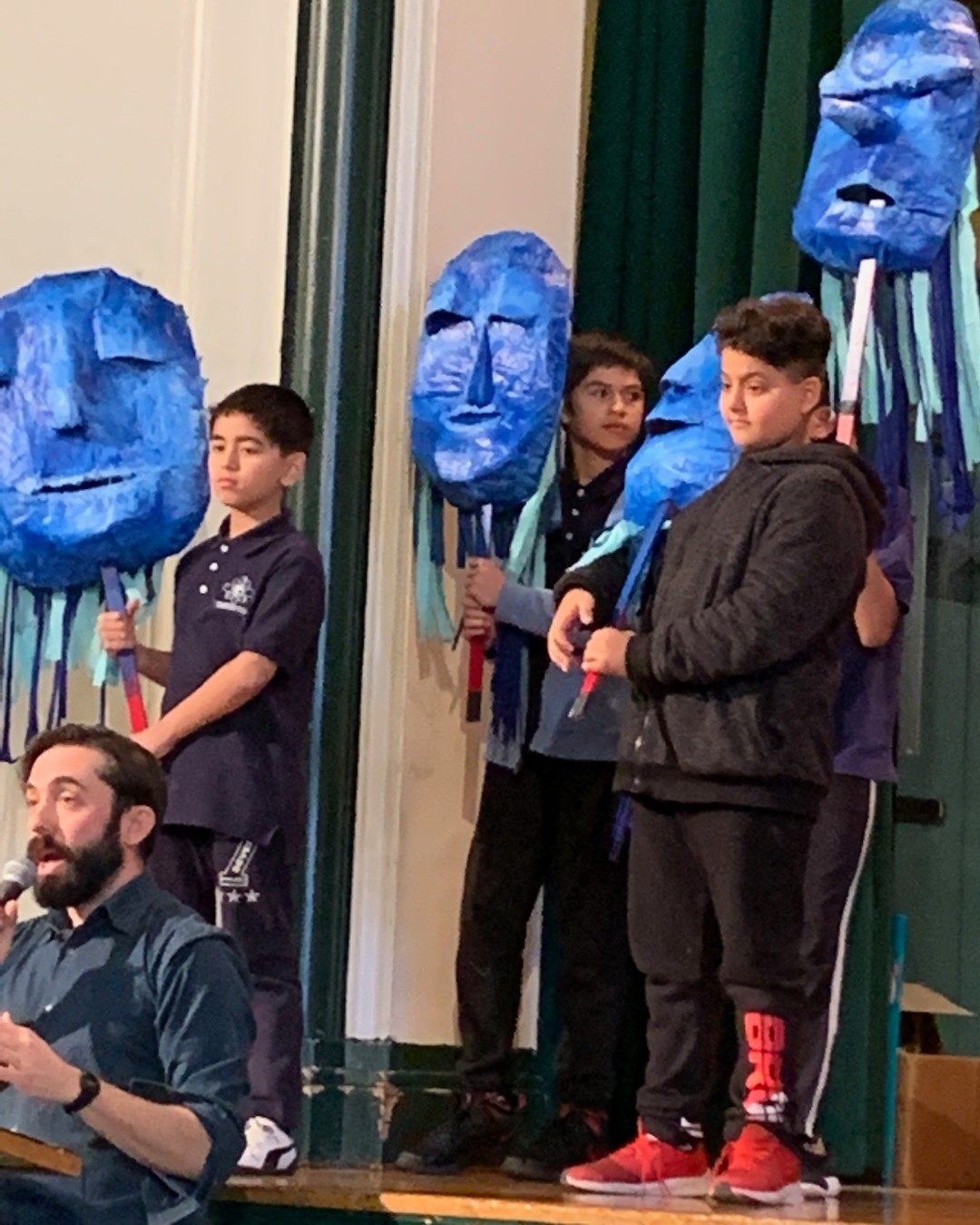 6th-grade students at I.S. 240 Magnet School of STEM and Puppetry Specialist Joe Therrien created multicultural giant puppets, as part of Puppetry In Practice's Neighborhood Studies Program - Innovations and Improving Neighborhoods of New York.
Students collaborated and used paper maché to create larger than life puppets!
#puppetryinpractice #studentarts #artsinschools #culturalstudies #multiculturalism #nycschools #nycdoe
To learn more about this and other programs, visit www.PuppetryInPractice.org