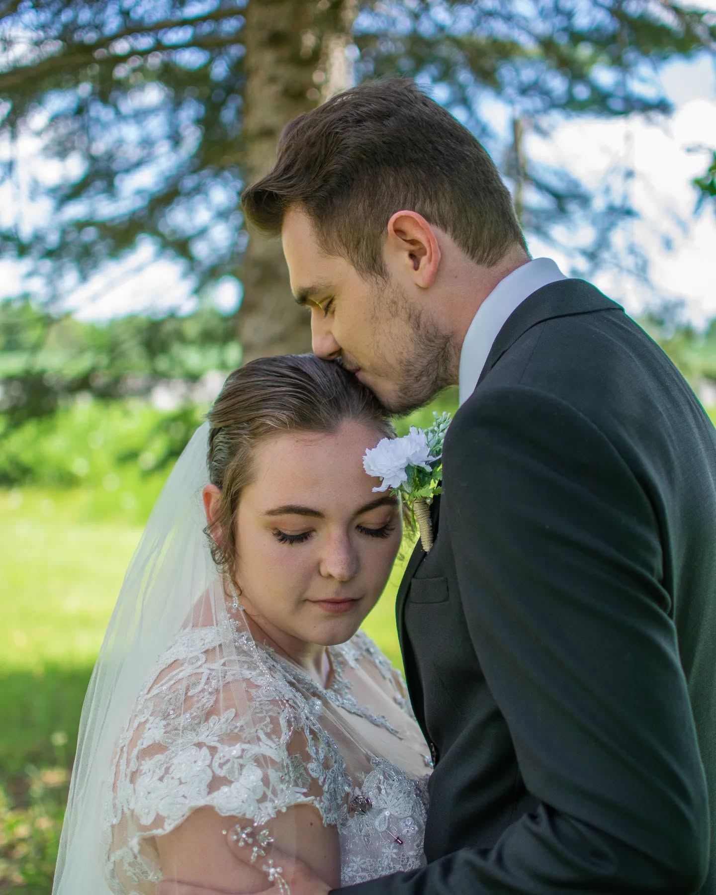 A sweet moment together before the I Do's 💗
•
•
•
#weddingphotography #wedding #gtaphotographer #gtawedding #backyardwedding #springwedding #bridesmaids #bride #ido #theysaidido #love #sisterinlaw #littlebrother #groomsmen #weddingdetails #detailshots #firstlook #brideandgroom
