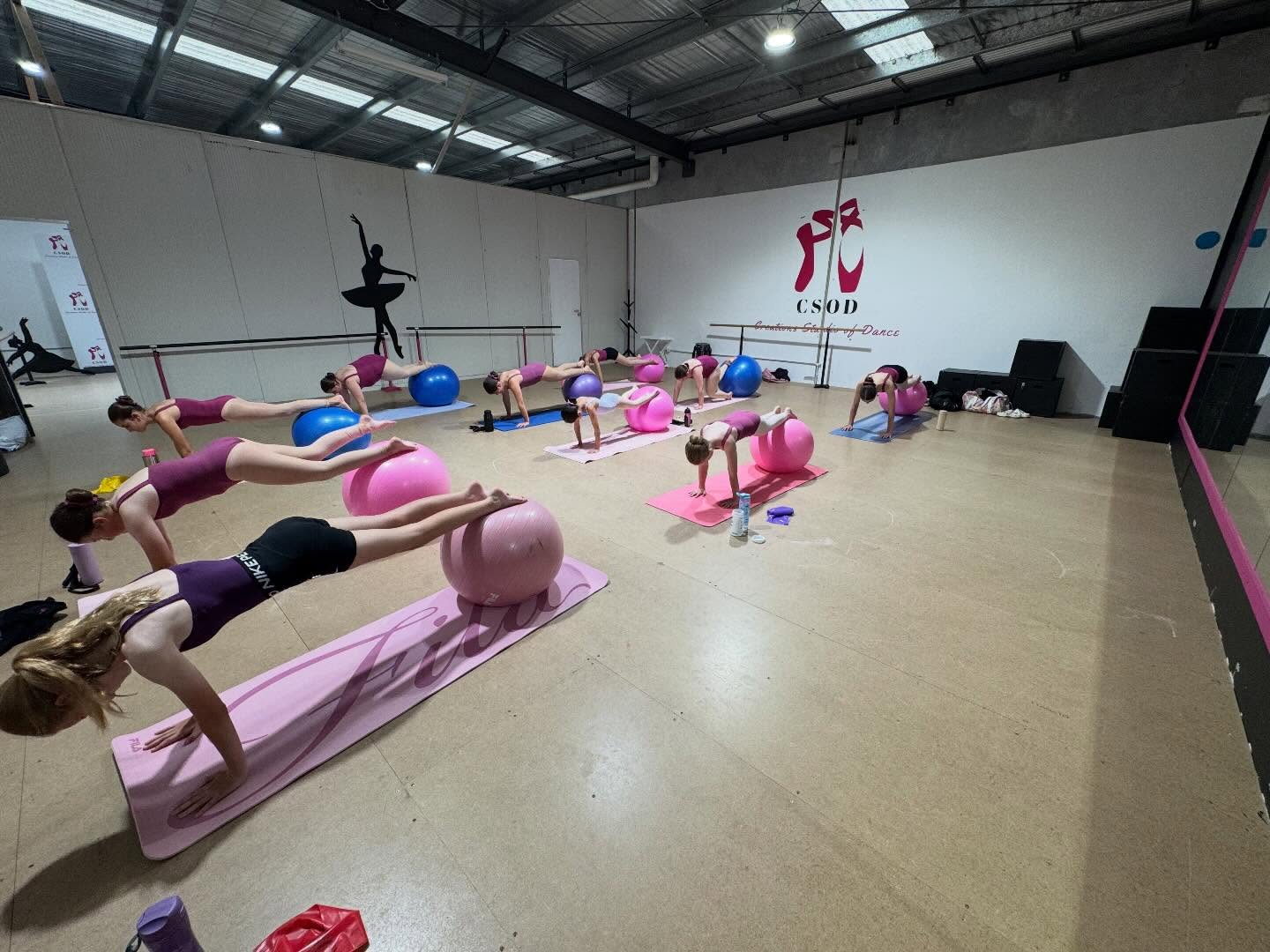 🖤🩷PBT🩷🖤
Did you know CSOD offers Progressing Ballet Technique classes?!?!!?!?!?!
📝Book your Free trial via the link in our bio or on our website!
TERM 1 commences 2 Feb!
🌎www.dancestudiomelbourne.com.au
📩creationssod@gmail.com
📞 0433 297 892
#ballet #dance #class #carolinesprings #ravenhall