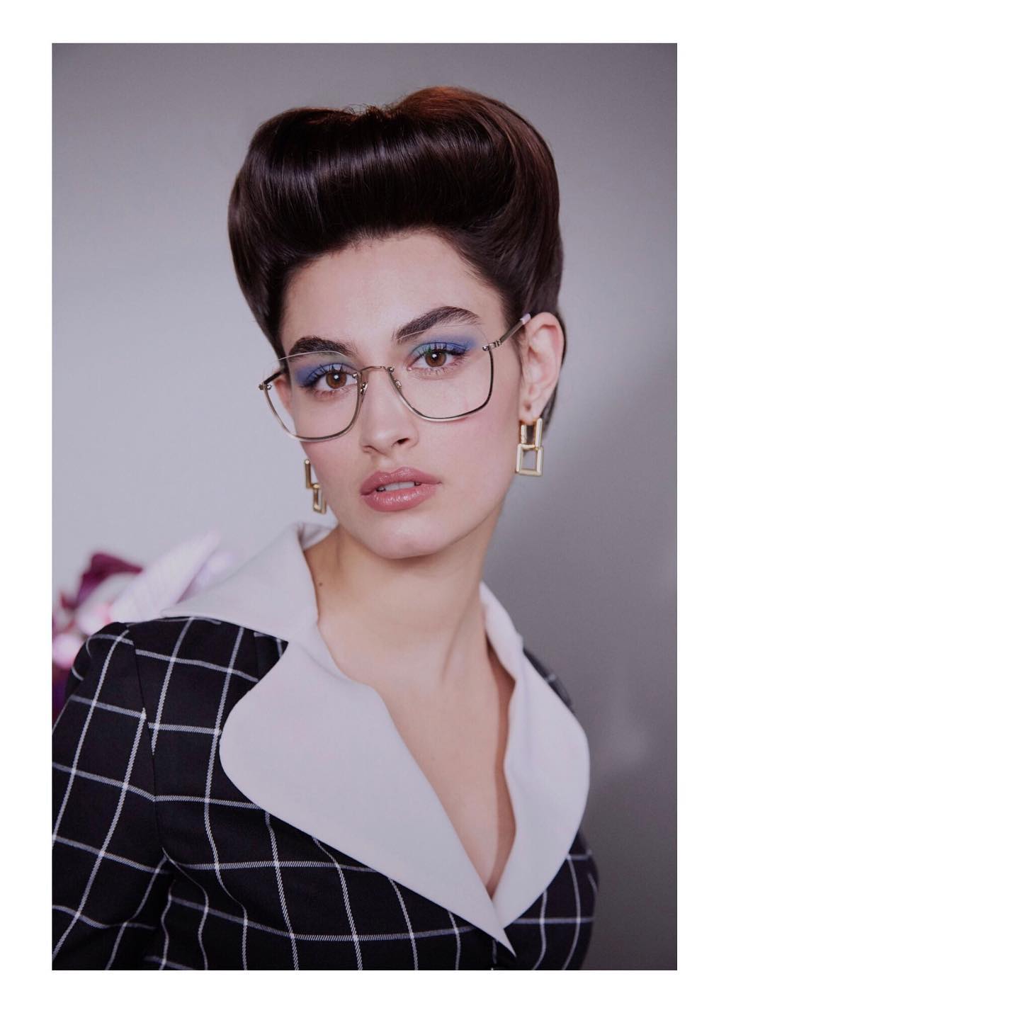 Semi rimless and slightly oversized. Ultralight stainless steel fittet to perfection. 🙌🏽