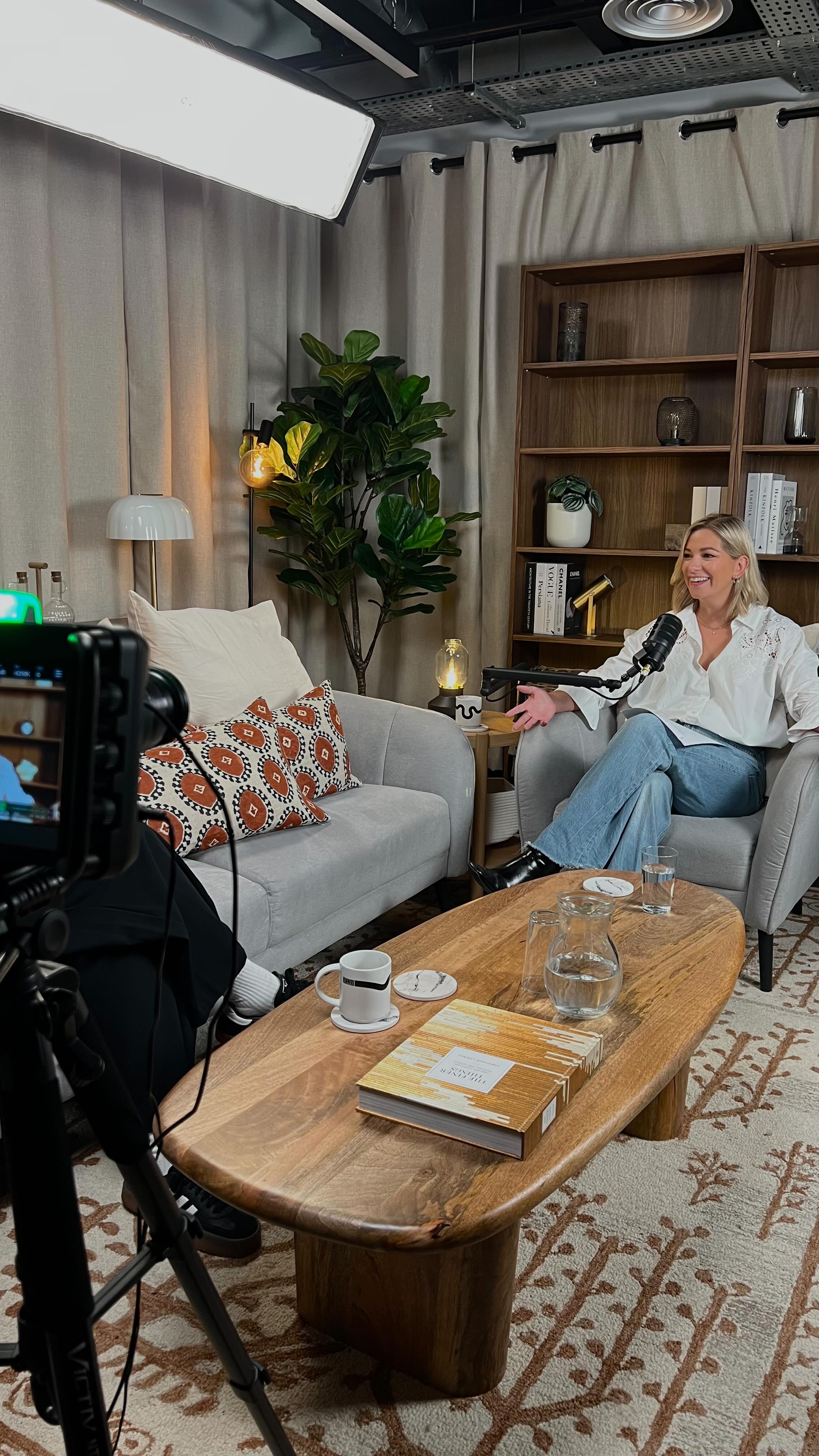 Behind the scenes with Bluebird Creative Education 🎙️
Four days on set capturing all the BTS and promo content for Season 2 of In The Making podcast. Lots of laughs, coffee, and genuinely inspiring stories along the way.
For all things content creation, graphics and editing, get in touch via the link in bio 👋
@bluebirdcreative_education @bluebird_creative