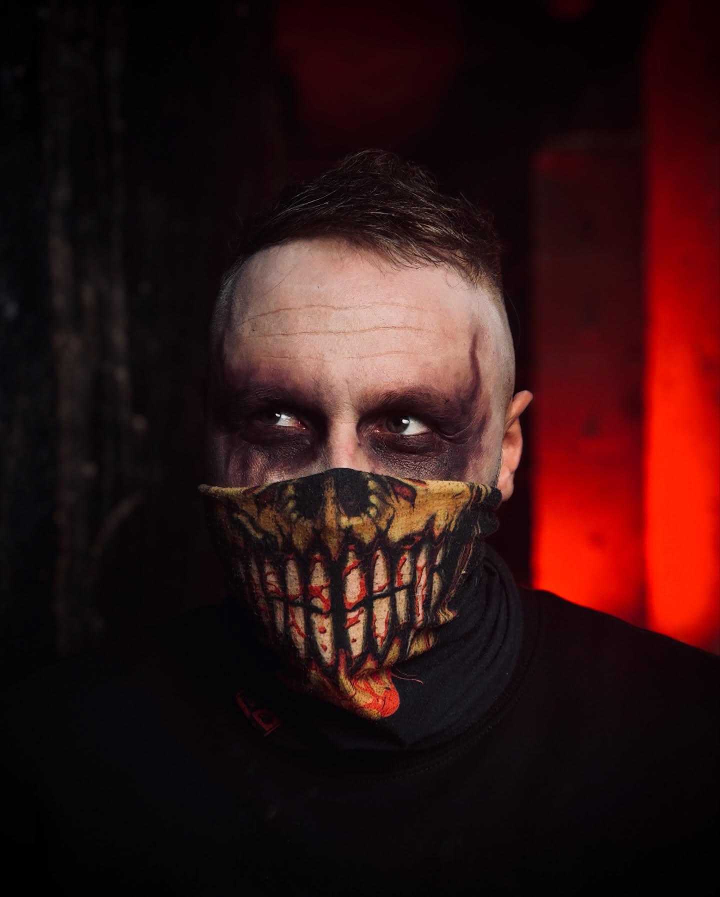 Coraz bliżej do premiery naszego nowego numeru z drugiego albumu
AVENEW2 🖤 Całość została zrealizowana w Warszawie pod okiem @pmbtz.scbd który odpowiedzialny jest za mix/master oraz realizację wokali 🥷 Za naprawdę mocny klip jest odpowiedzialna ekipa @nicestory.co 🔥
@dresybordo @qfel92 @mikolaj_cwiertniak @p.smartella
#avenew #nicestory l
Gotowi?