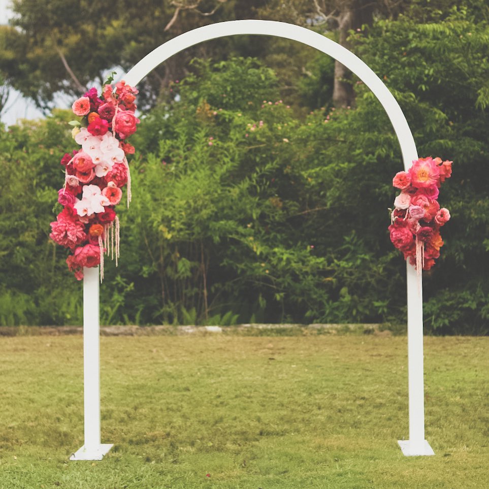 Bold and beautiful for Katrina & Ben ❤️ #atholhallwedding #mosmanwedding #northernbeacheswedding #northernbeachesweddingflorist #weddingceremonyflowers
