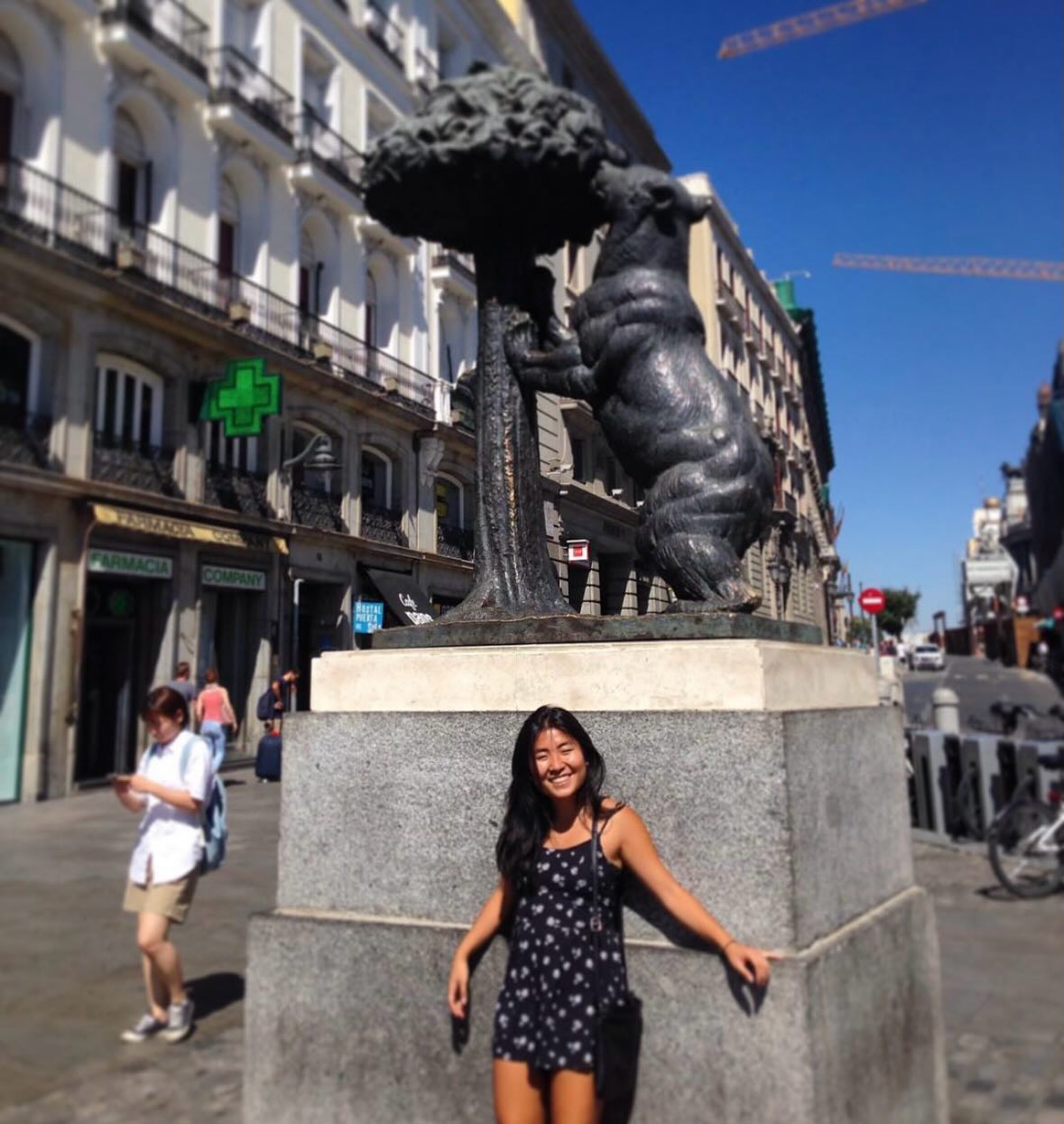 2016 foi com certeza incrível: eu estava realizando um sonho de estudar fora do Brasil com uma bolsa de estudos, na cidade que tem meu coração: Madrid ✨
Era o quarto ano da faculdade, a rotina era dividida em estudos, treinos de atletismo e alguns voluntariados no meio…
Até hoje lembro de 2016 como um dos melhores anos da minha vida 😂🤍