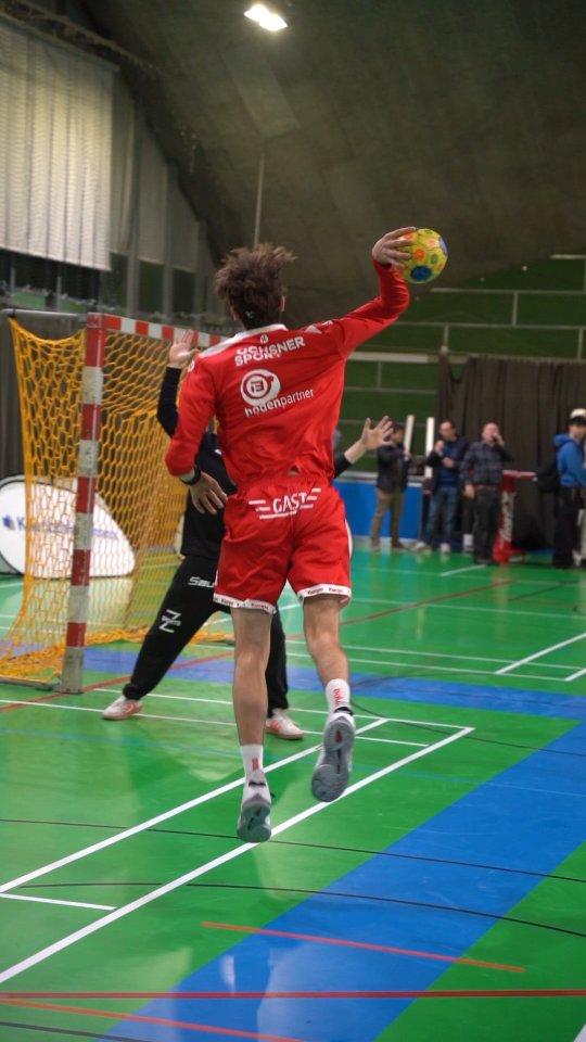 WARM-UP shot by @six.las 🎯
#tvsolothurn #handballschweiz #handball #zeltner #handebol